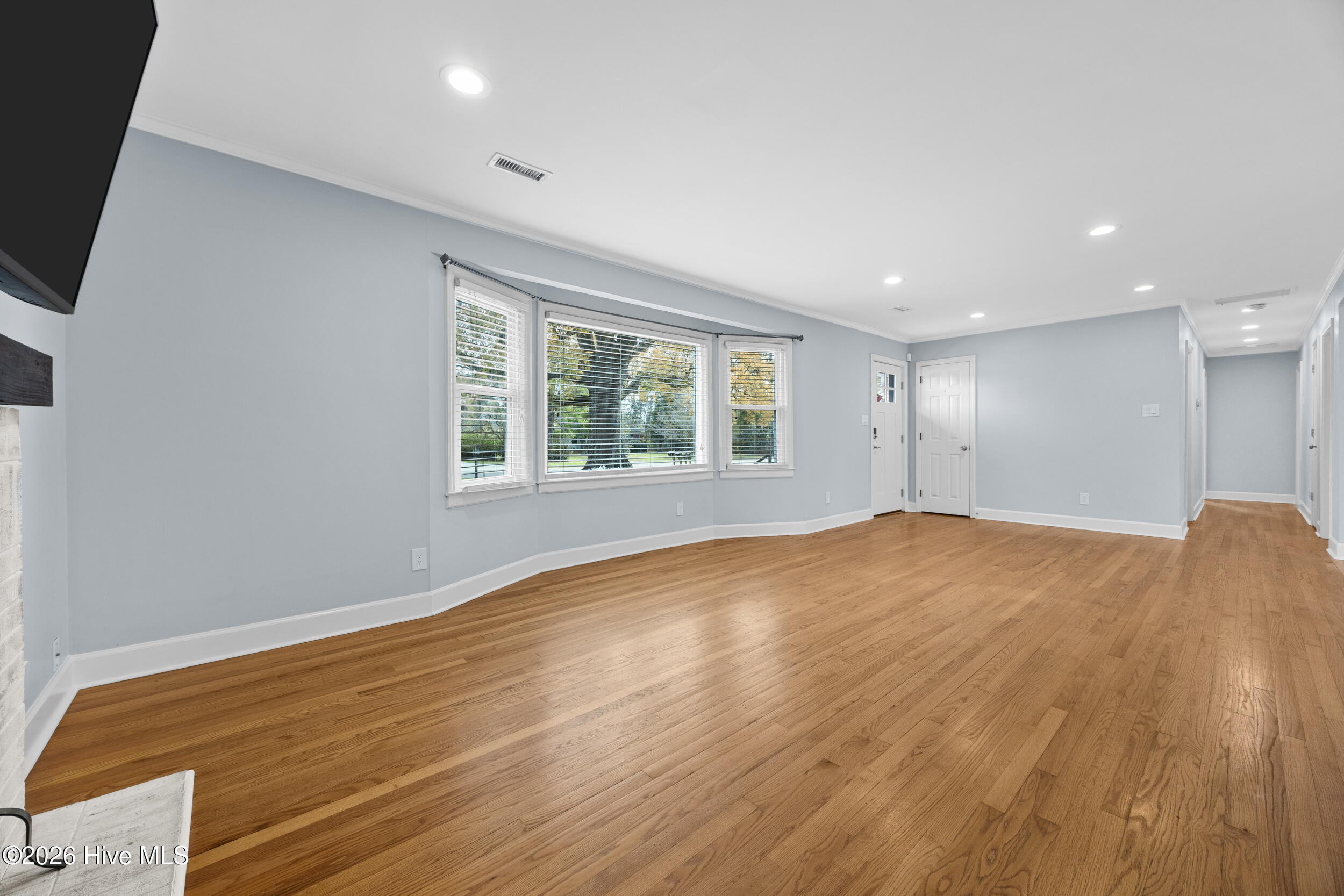 100561764 | Photo 11