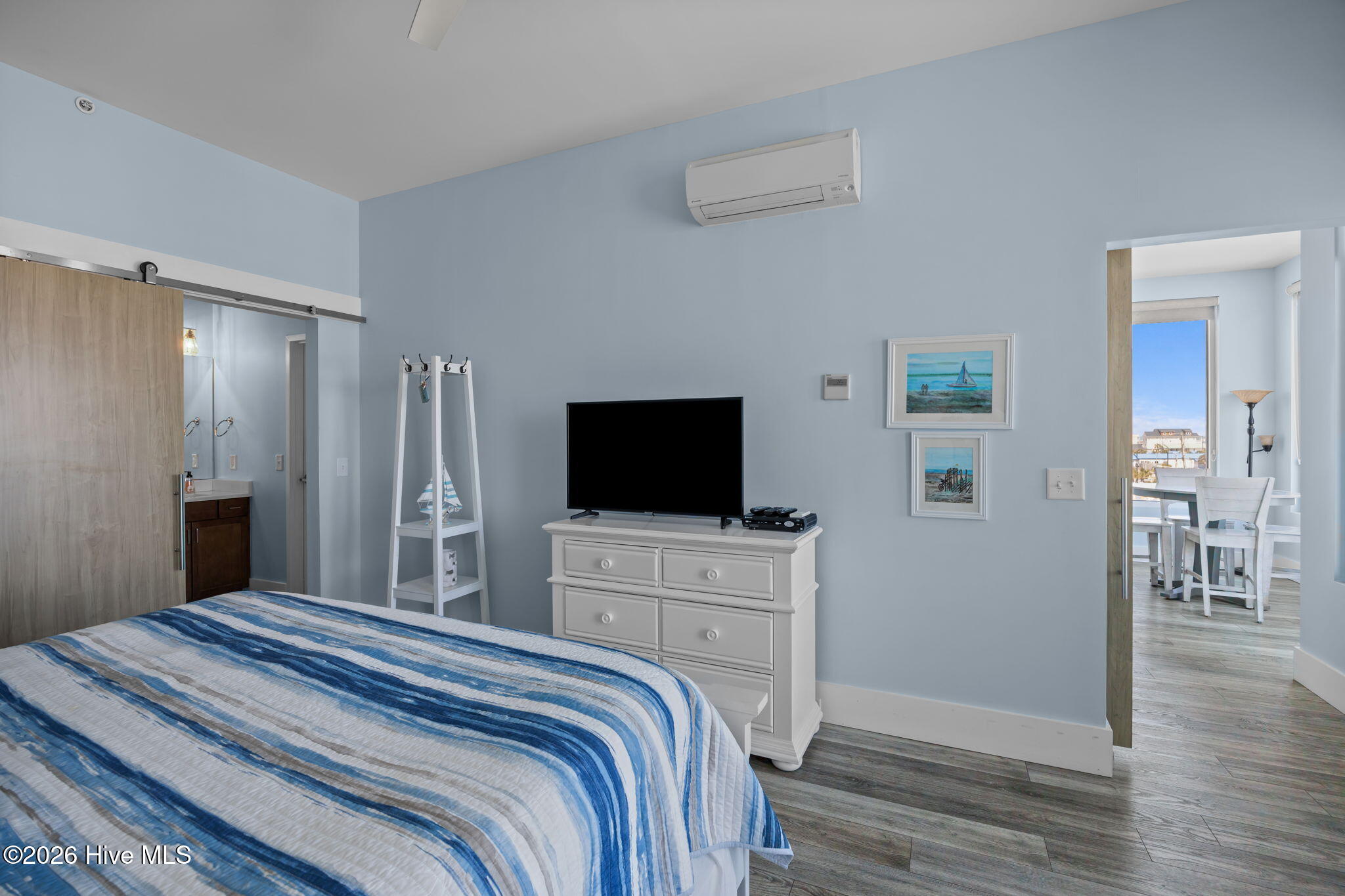 100566225 | Photo 25