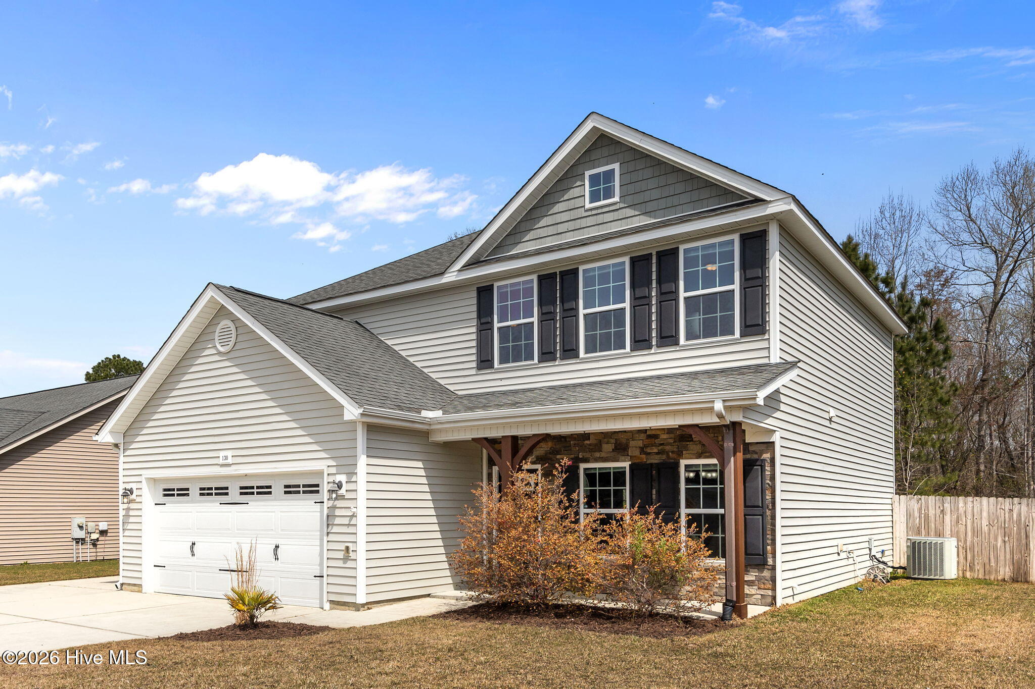 100562317 | Photo 14