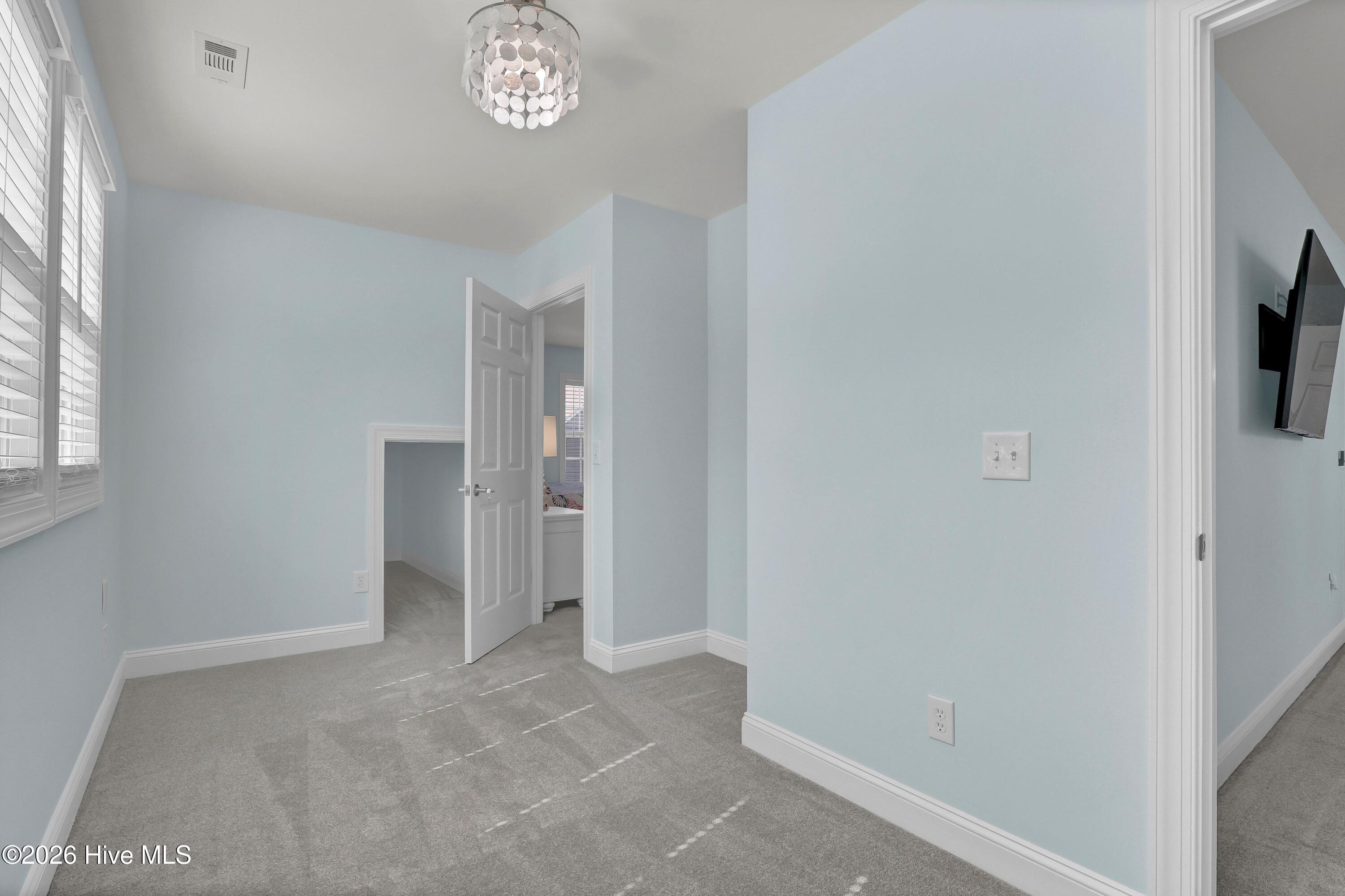 100567806 | Photo 38