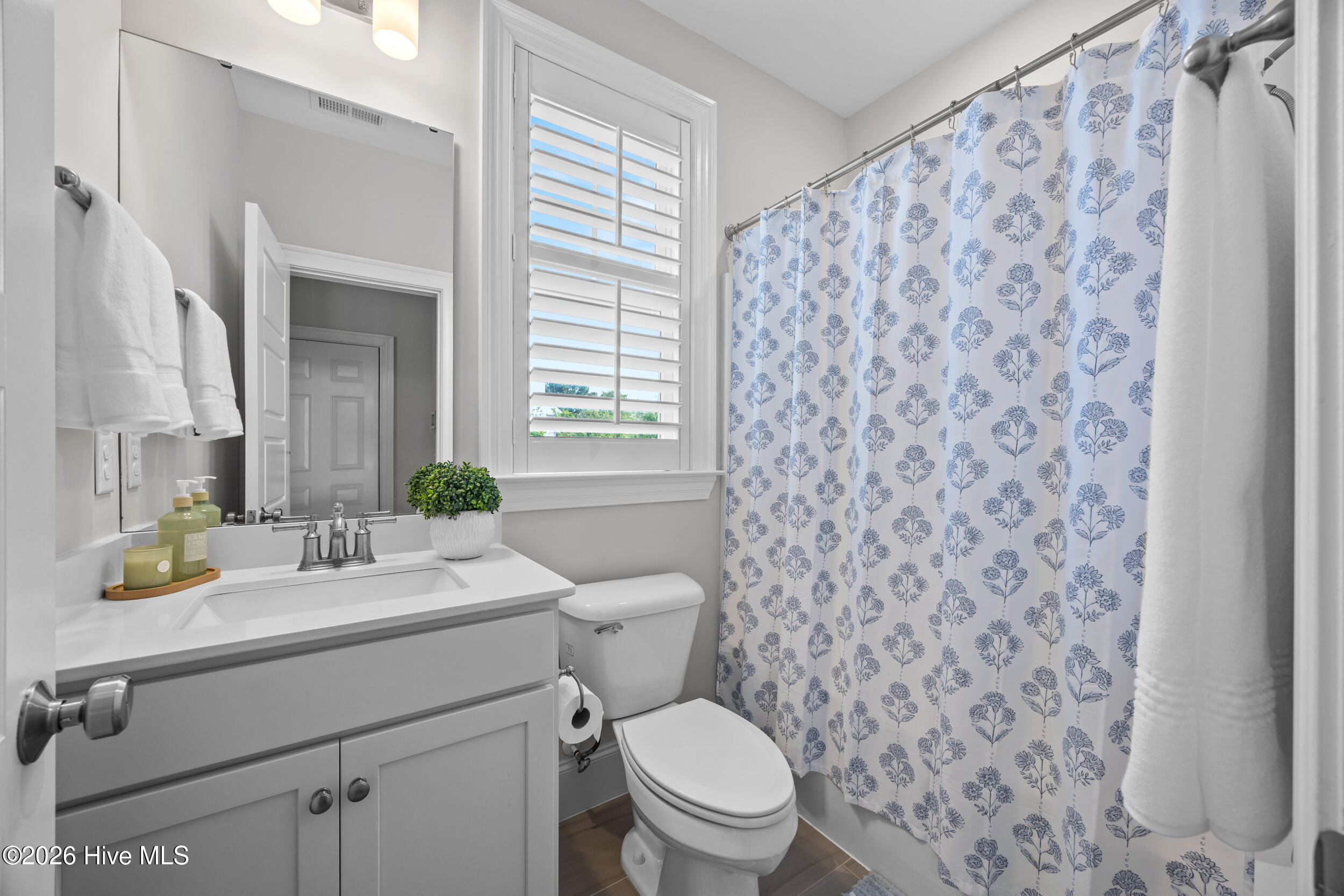 100567603 | Photo 15