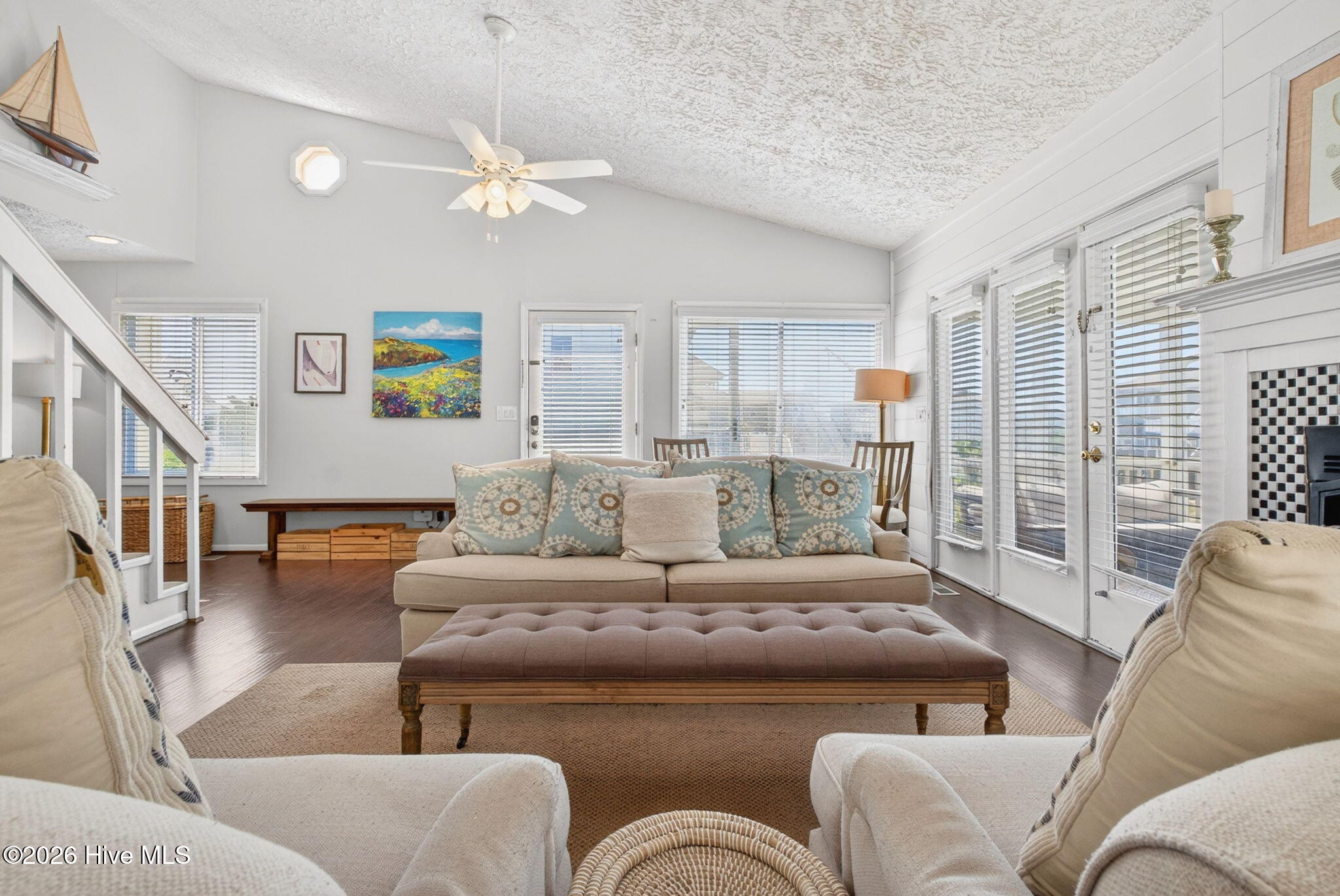 100566511 | Photo 23