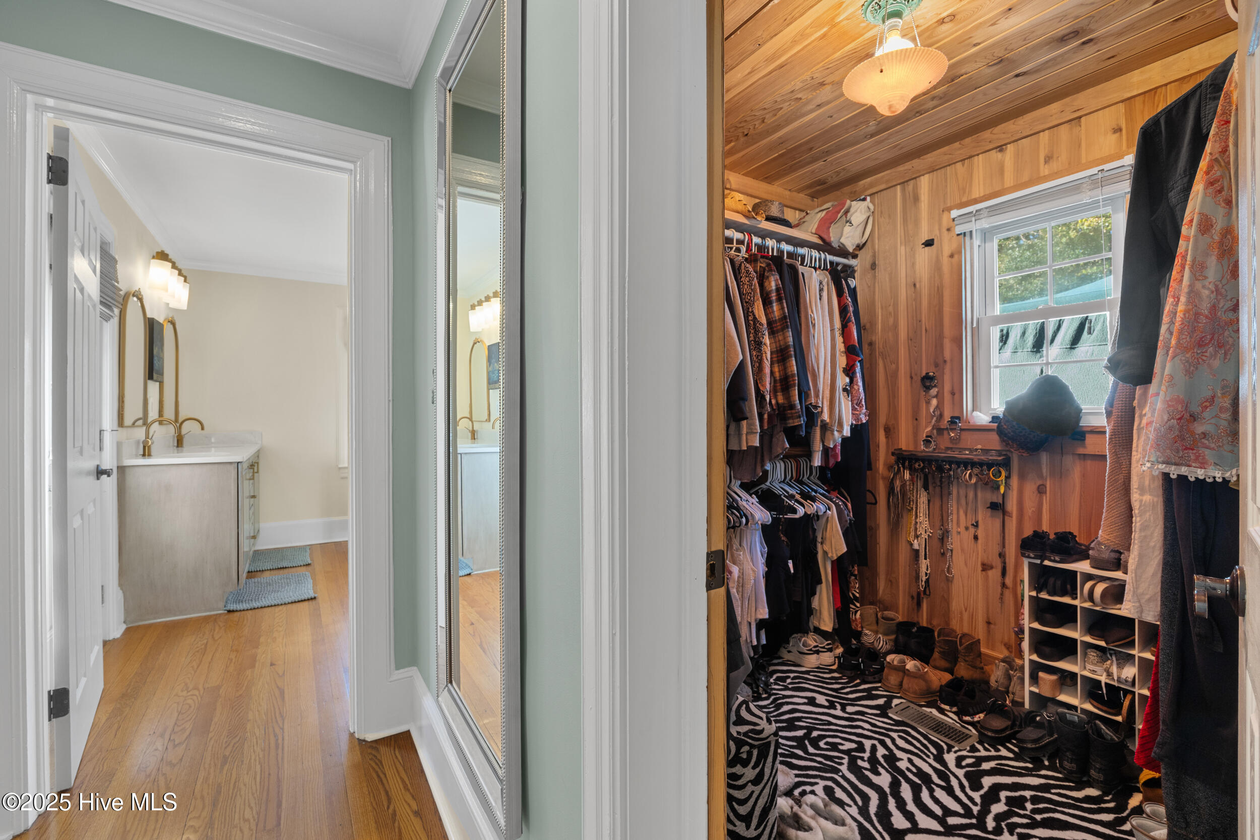 100544713 | Photo 28