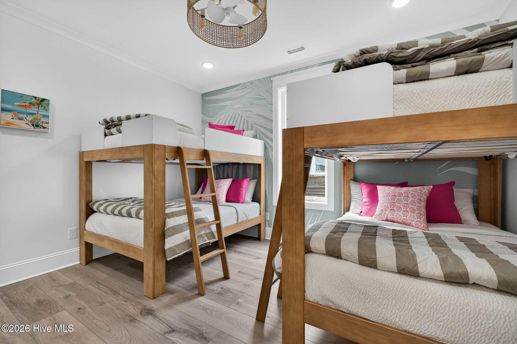 100543300 | Photo 35