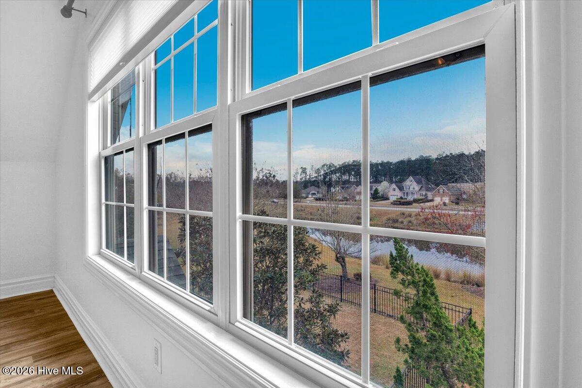 100559889 | Photo 45