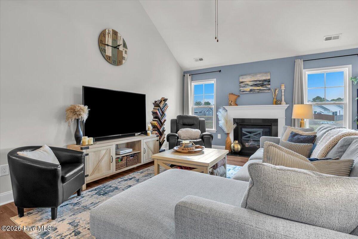 100558740 | Photo 24