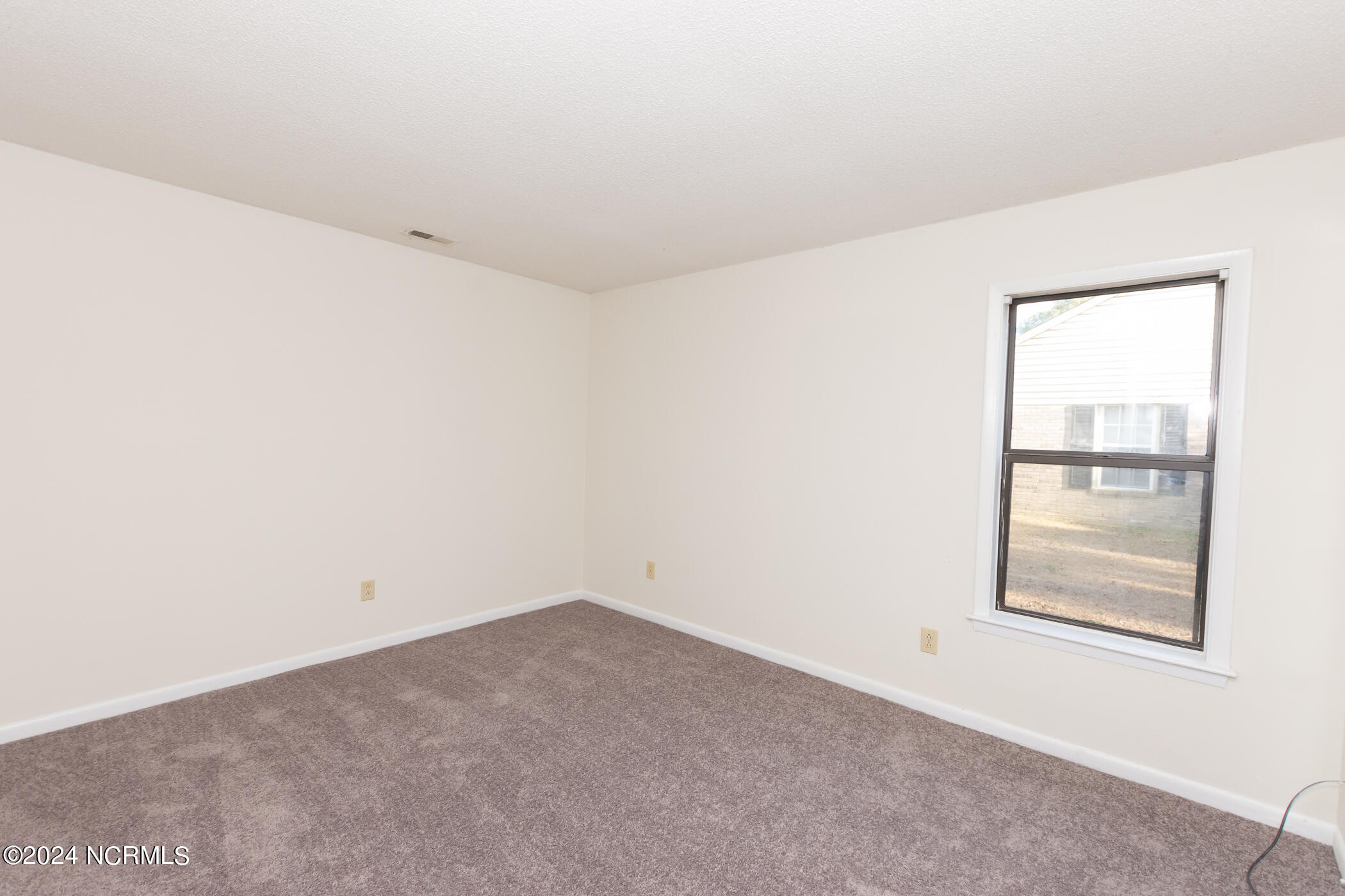 100528629 | Photo 35