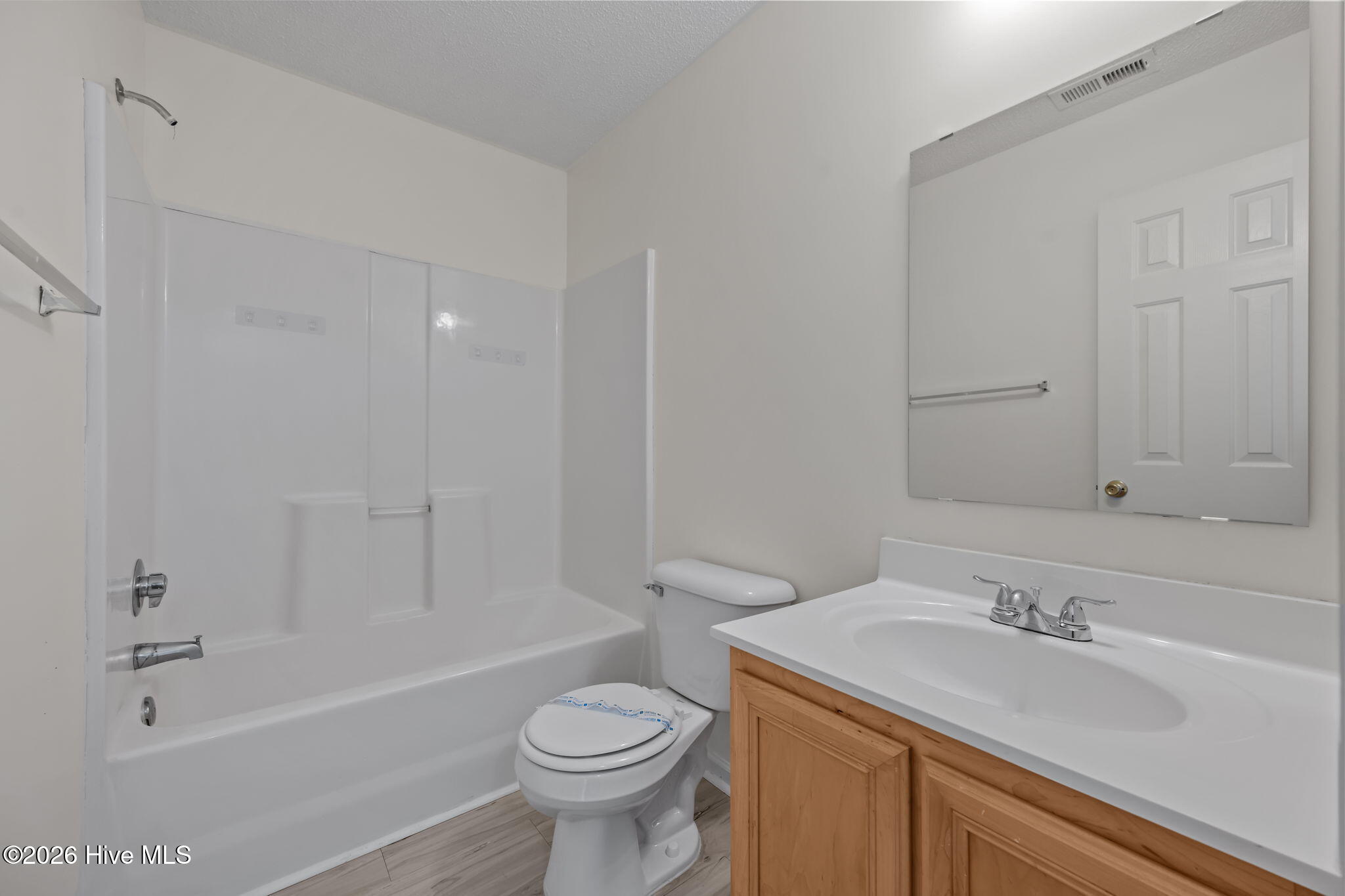 100562645 | Photo 24