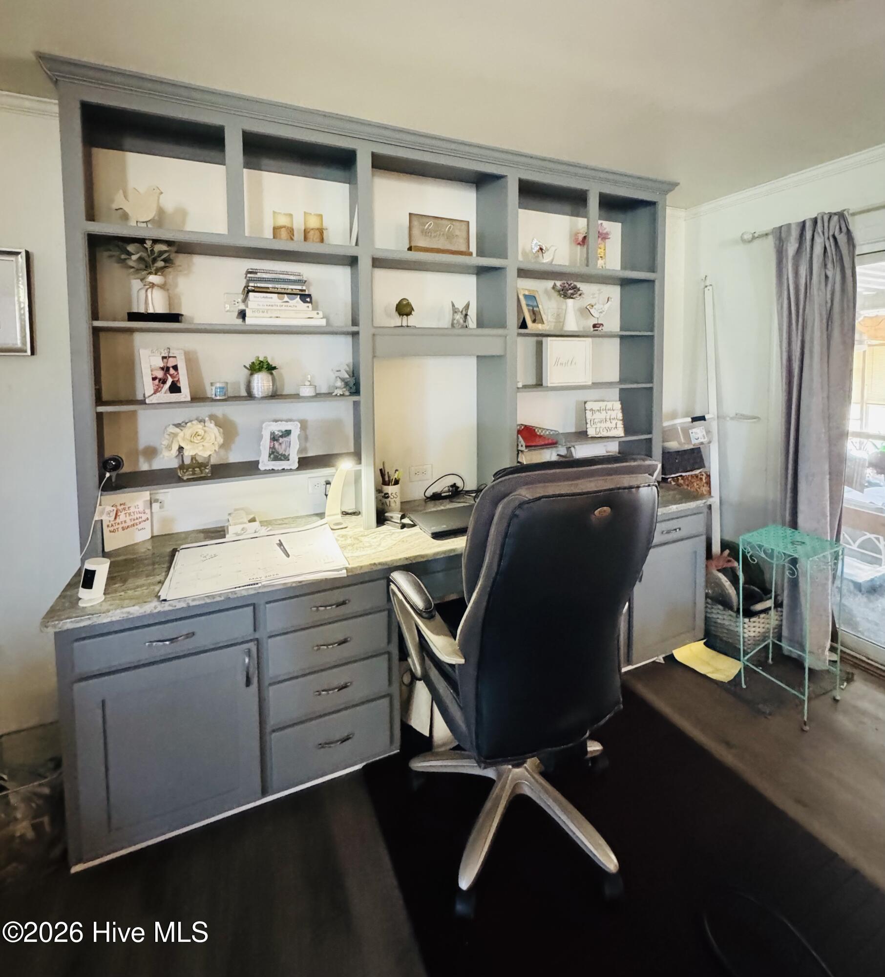 Desk Buit-in