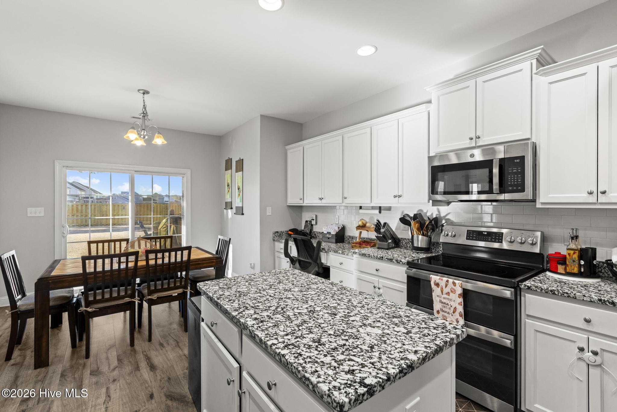 100553359 | Photo 14