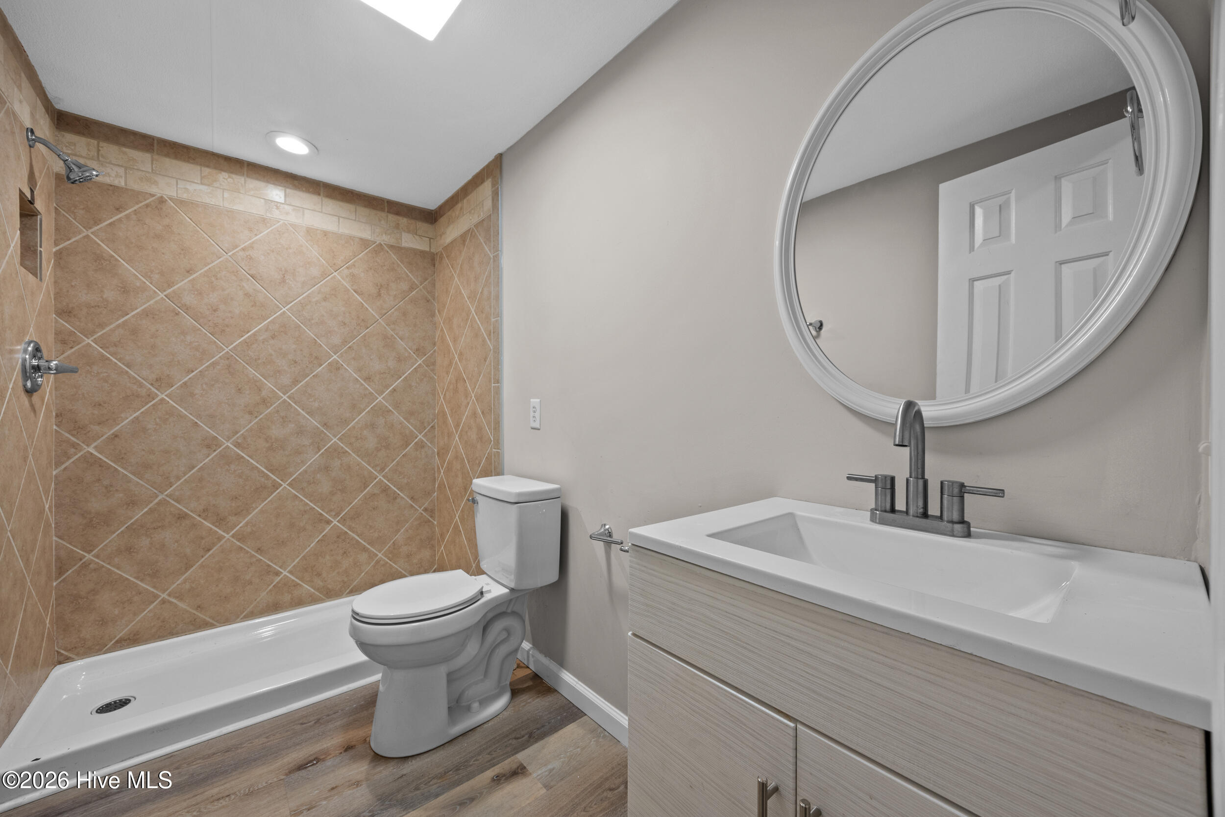 100553341 | Photo 24