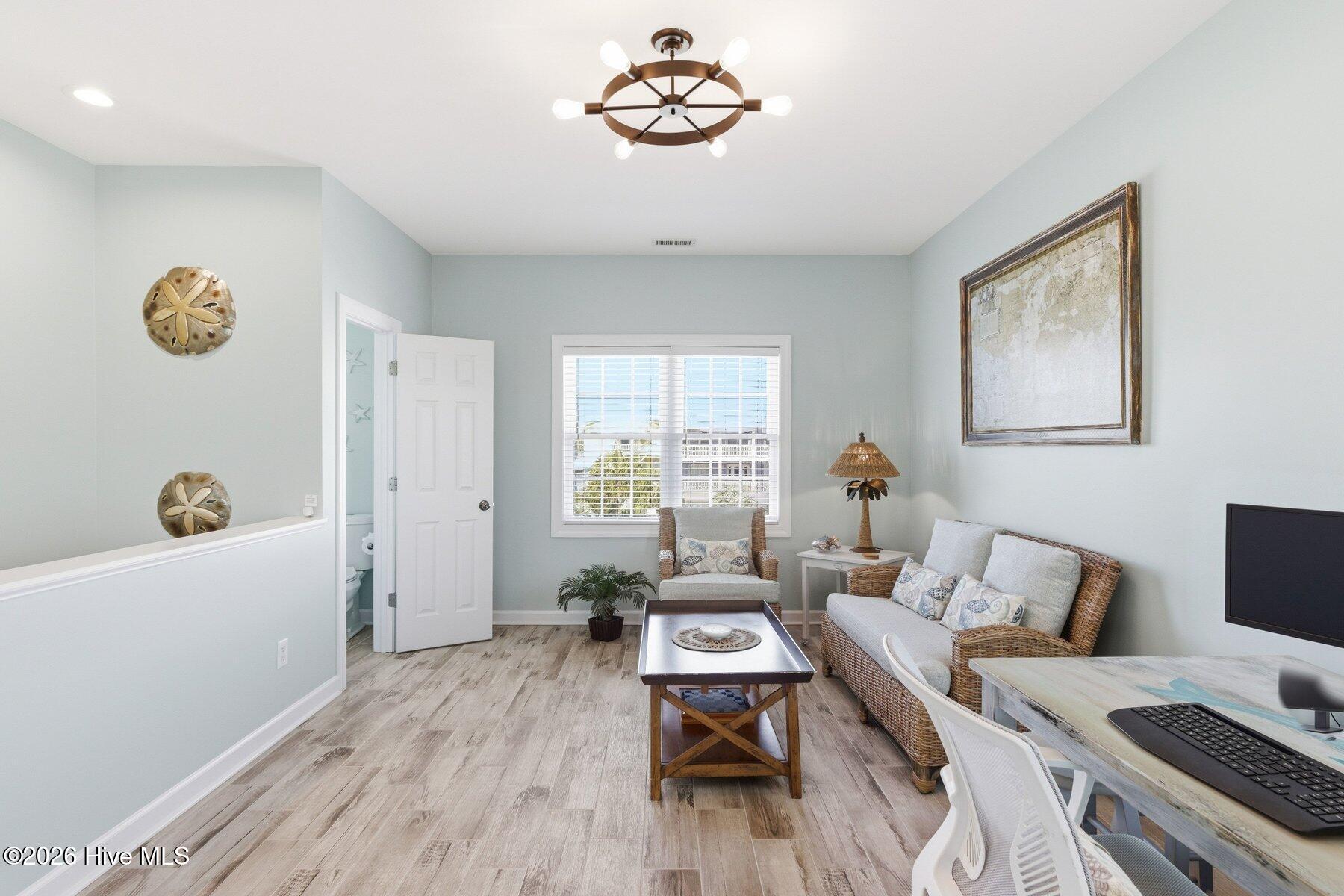 100570503 | Photo 18