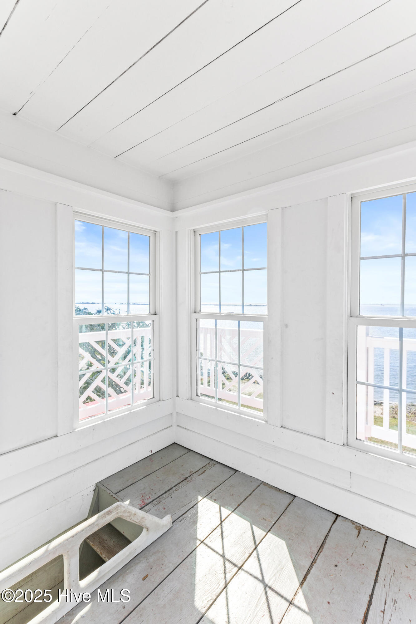 100561116 | Photo 38