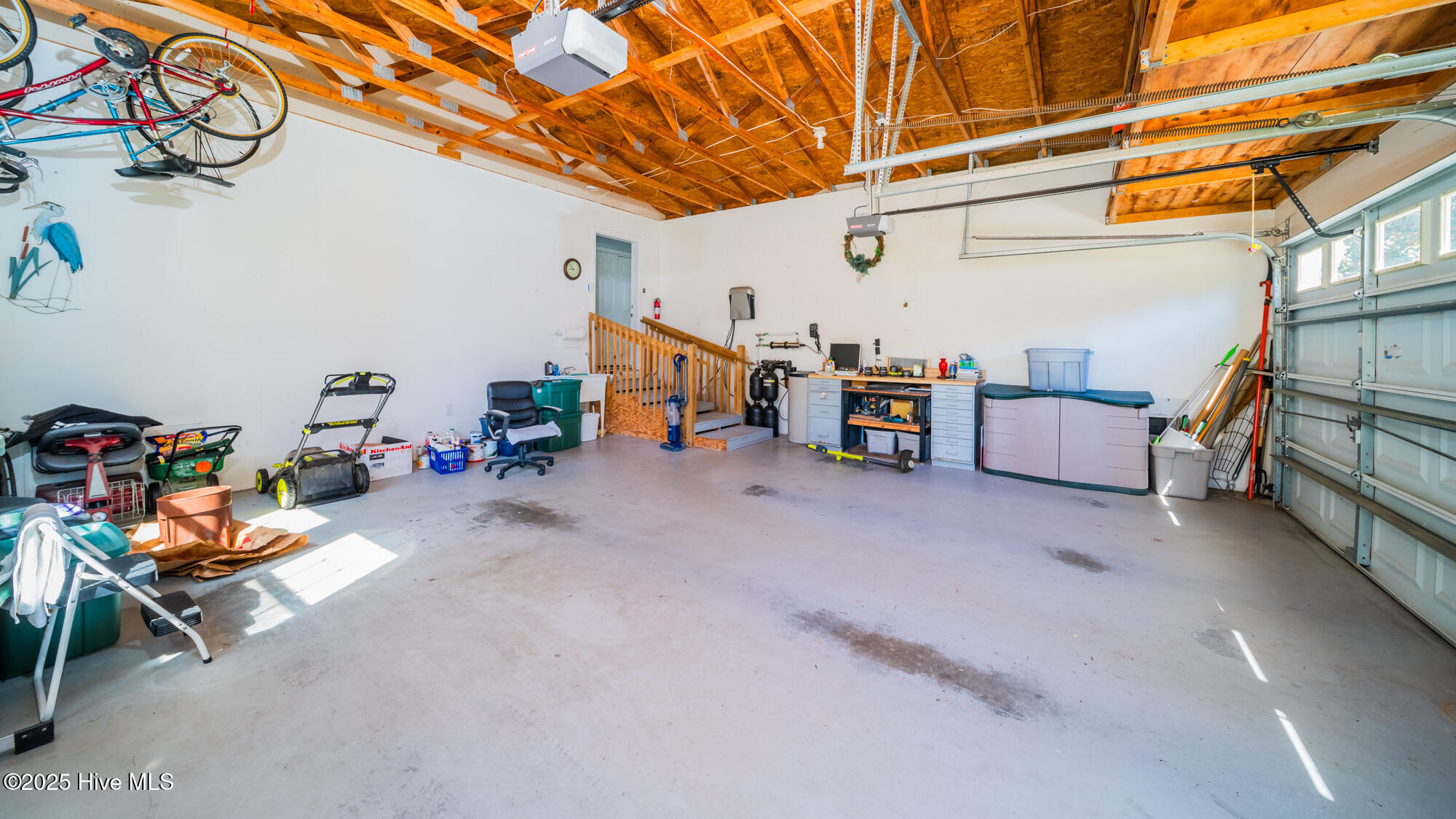 100530895 | Photo 23