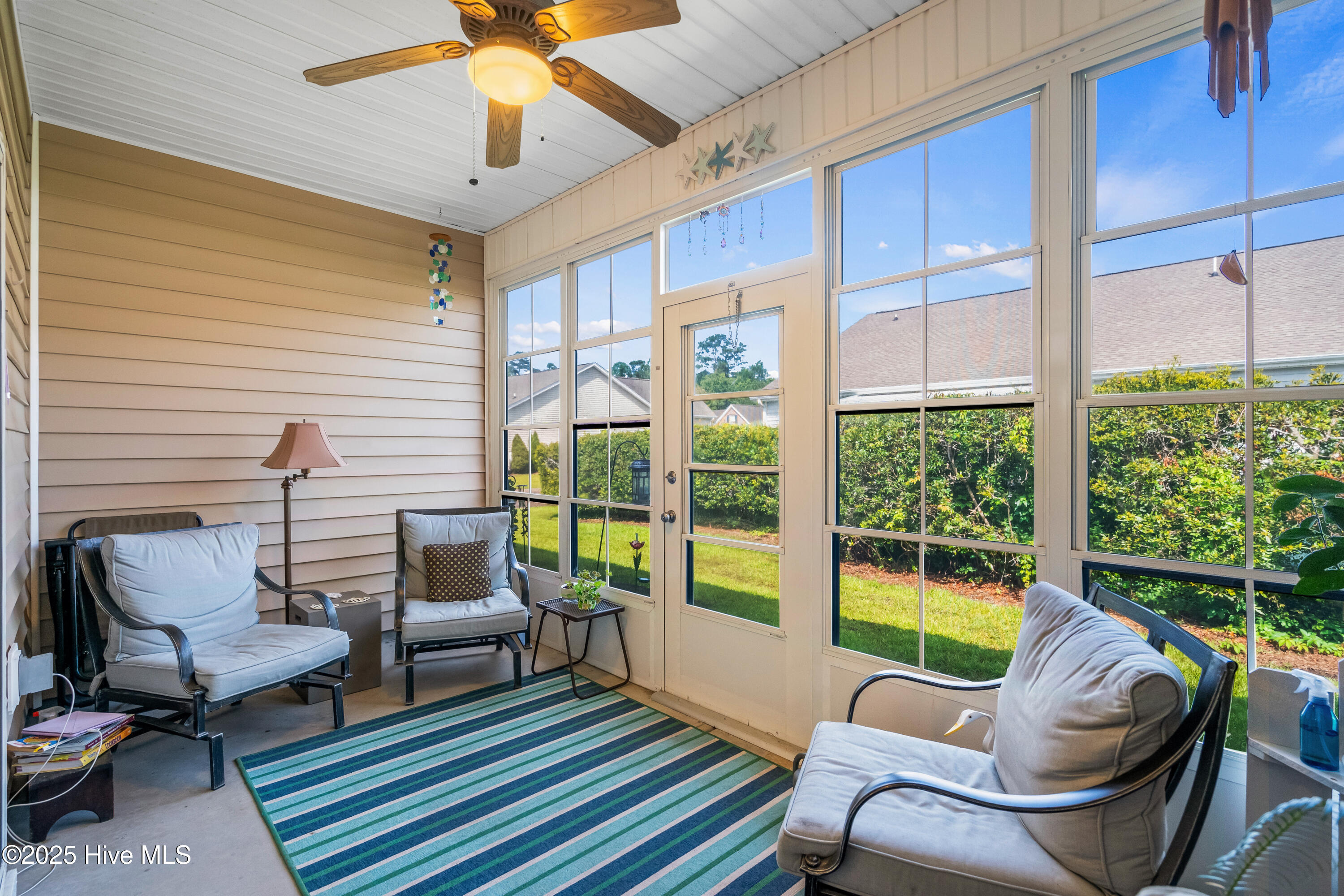 100514245 | Photo 16