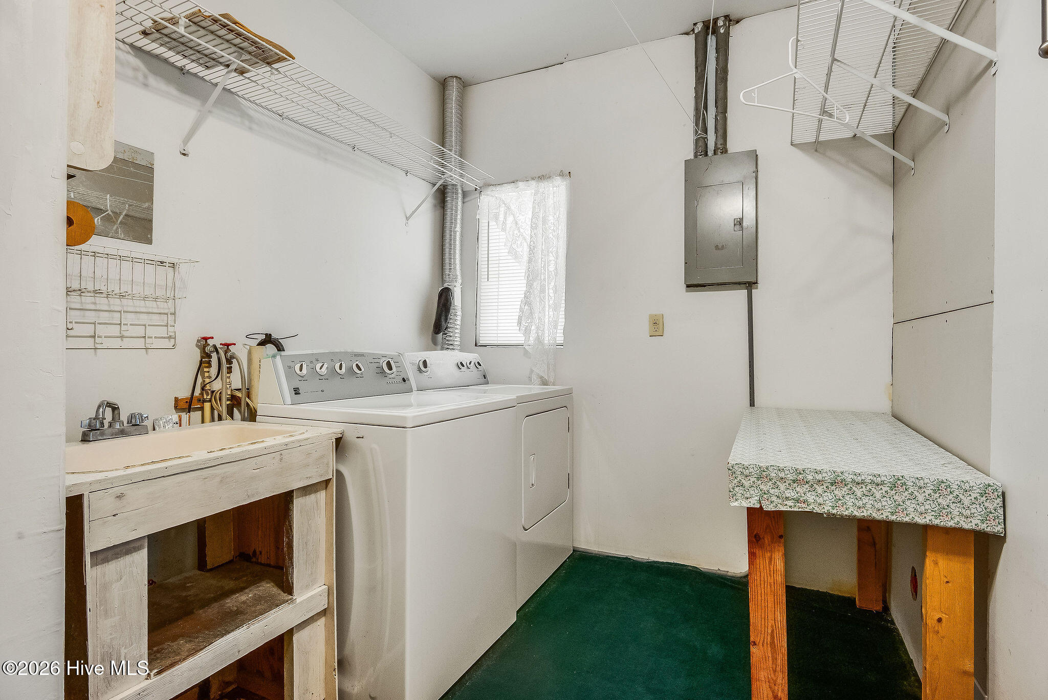 100561889 | Photo 31