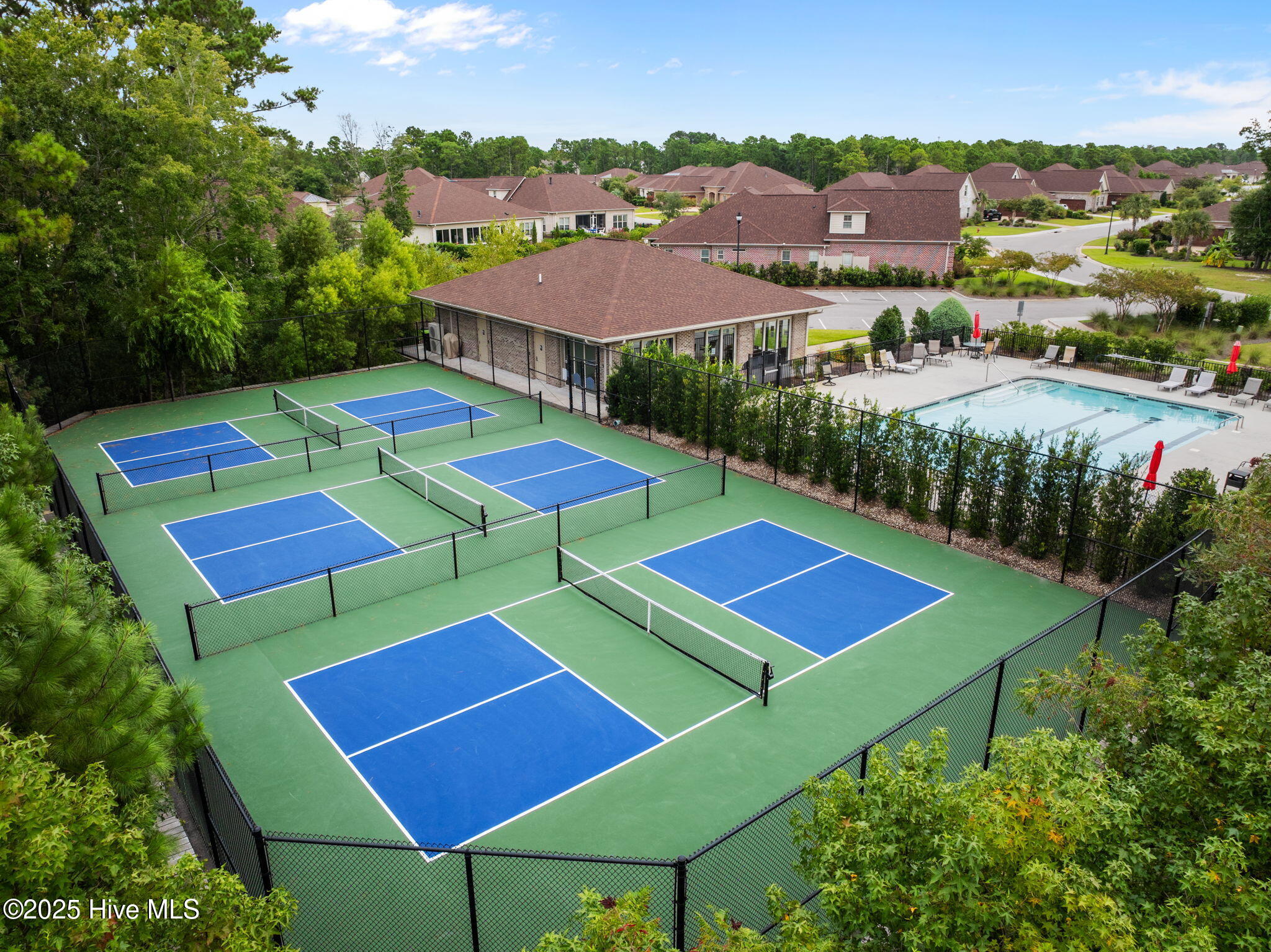 100530735 | Photo 51