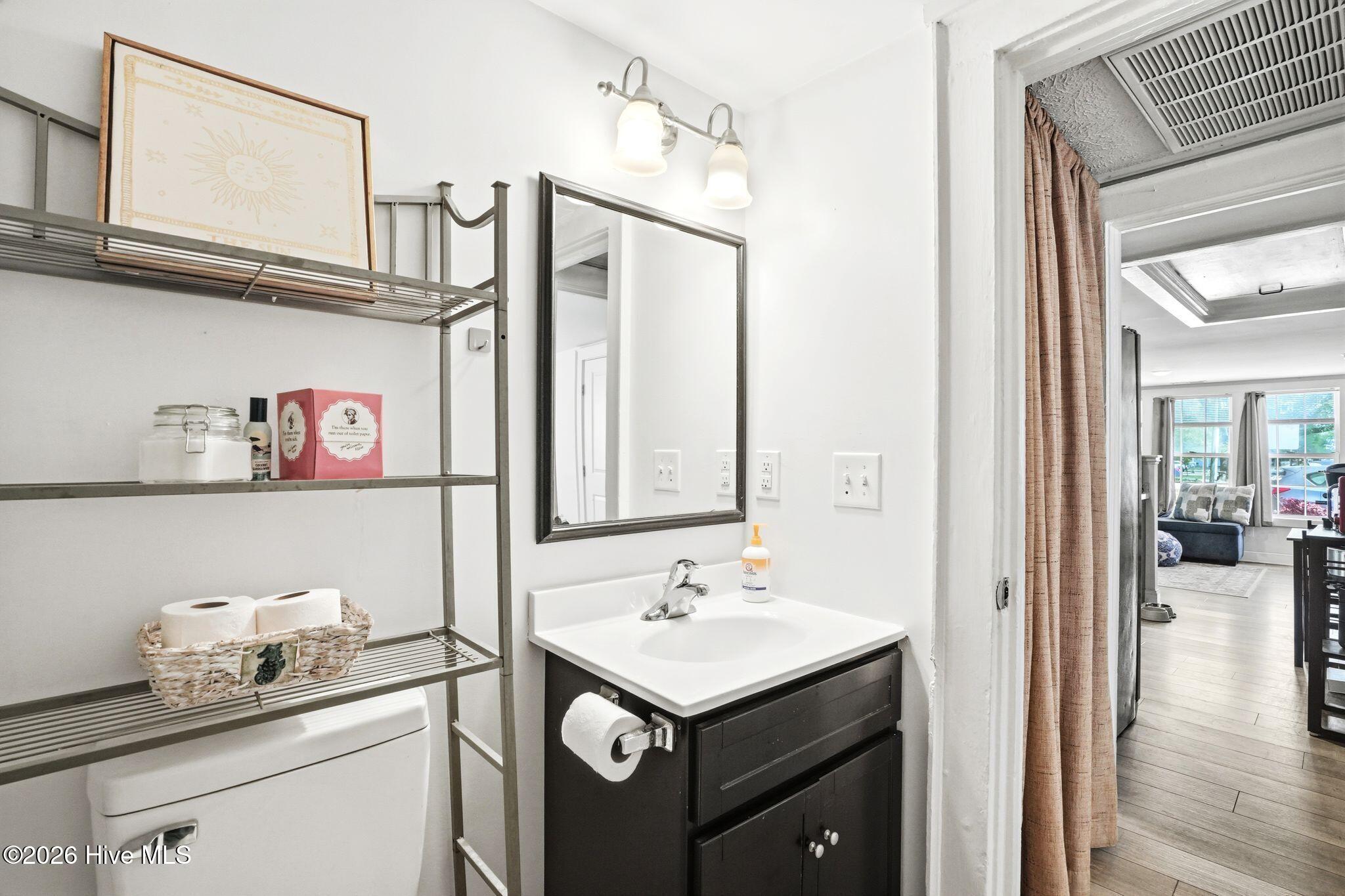 100564510 | Photo 22