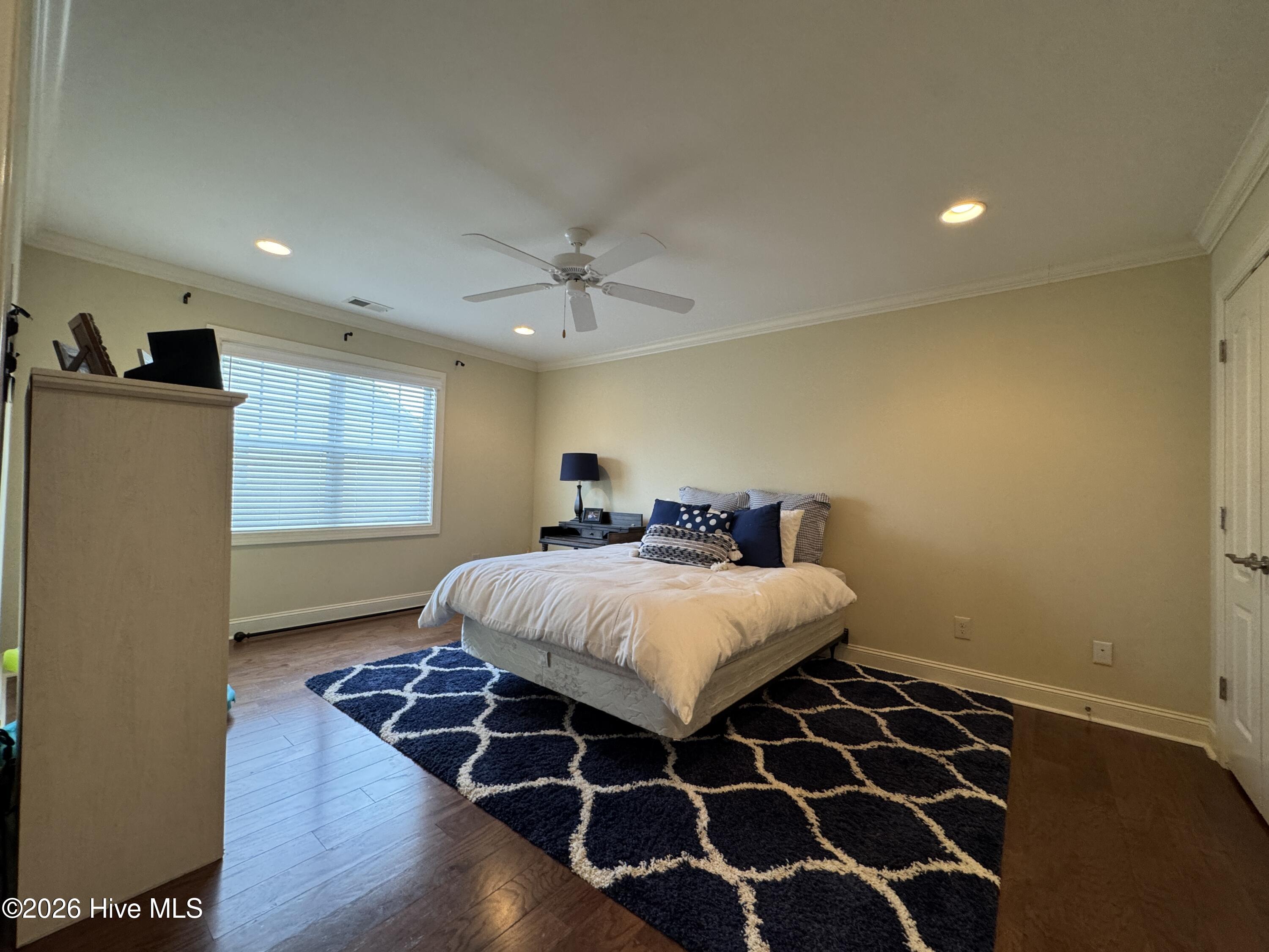 100556490 | Photo 19