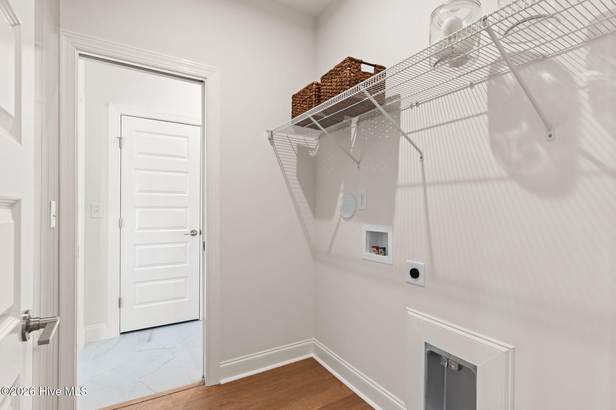 100558928 | Photo 15