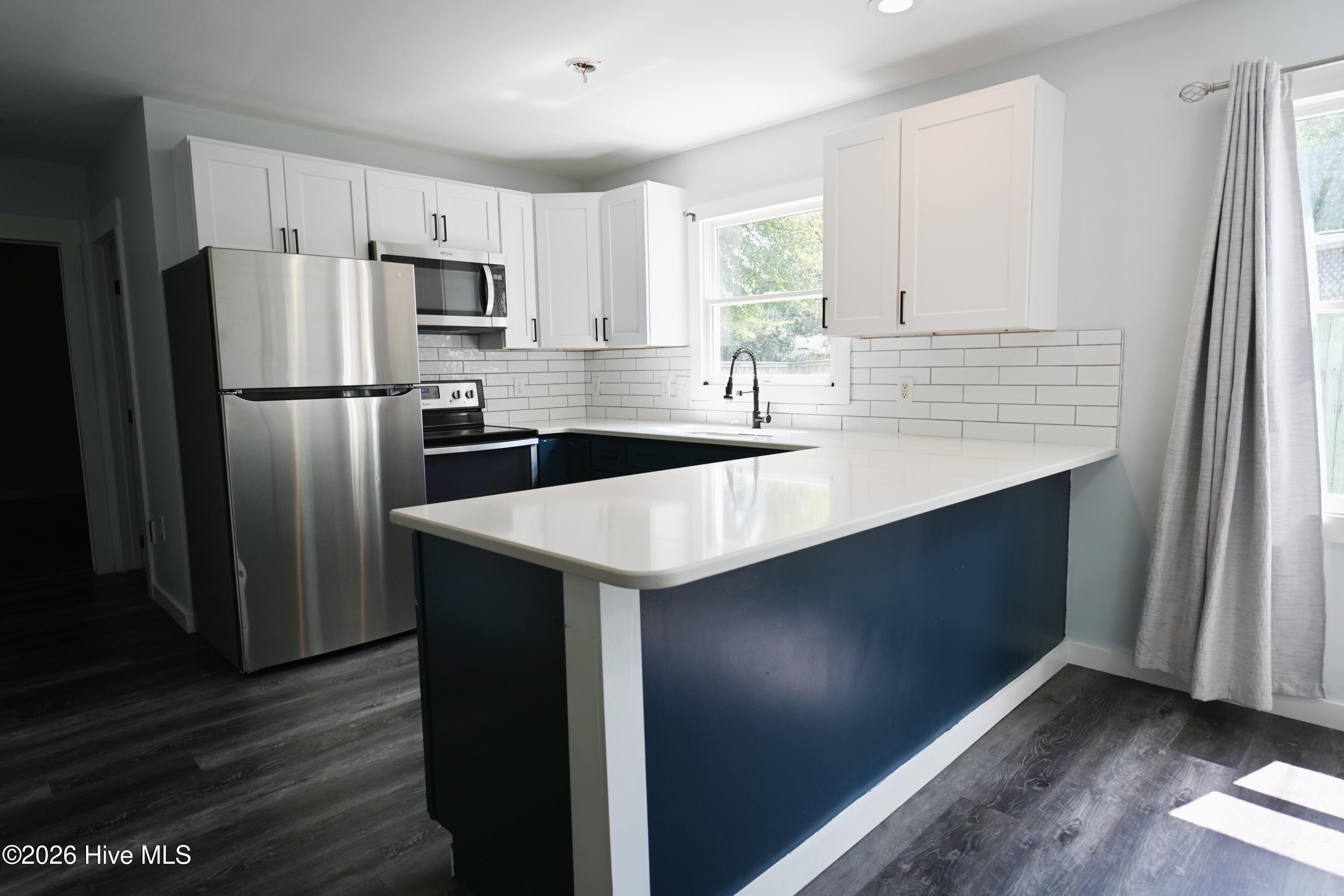 100570662 | Photo 37