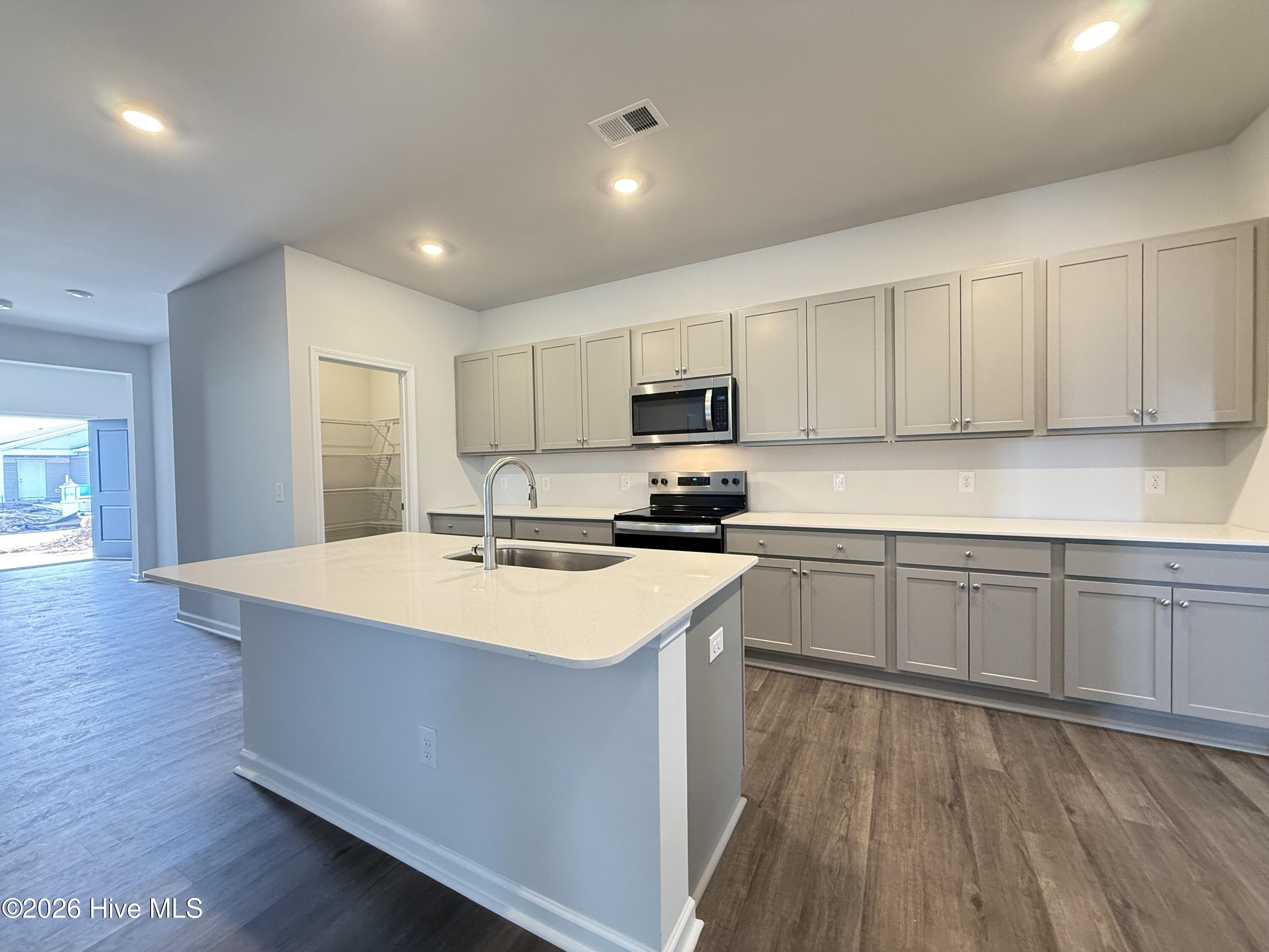 100526305 | Photo 41