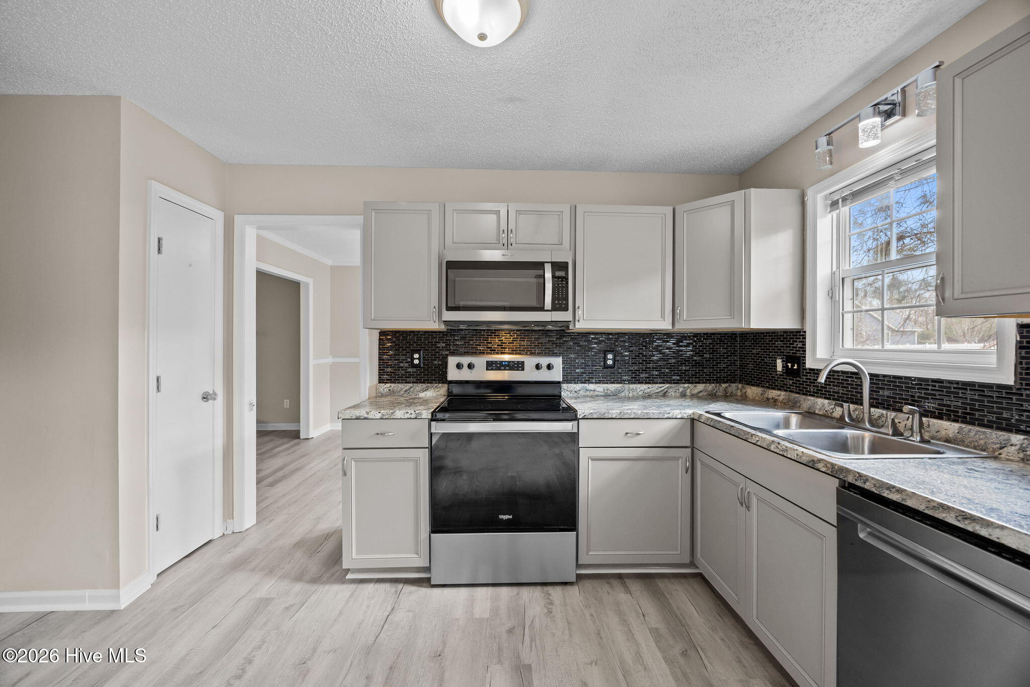 100556691 | Photo 10