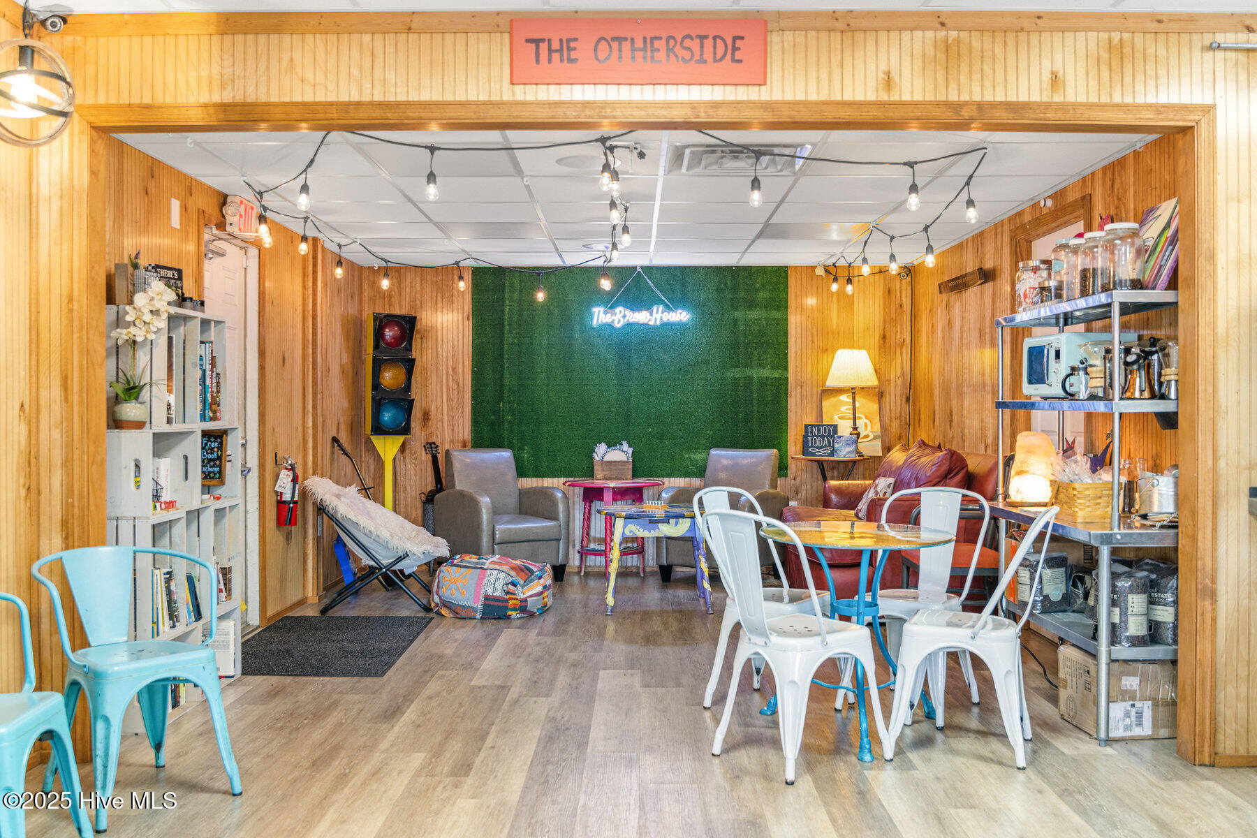 100528251 | Photo 12