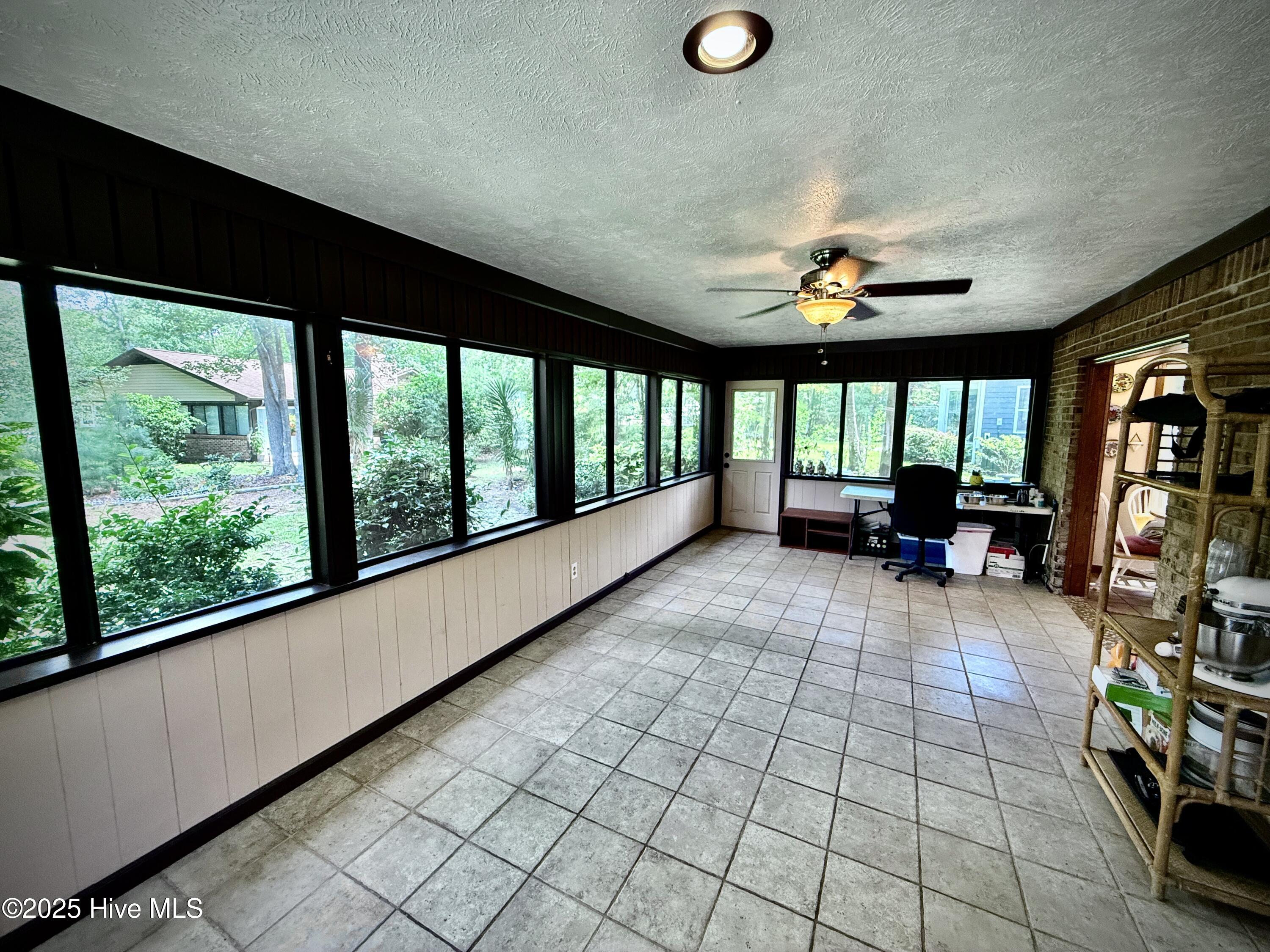 100518728 | Photo 21