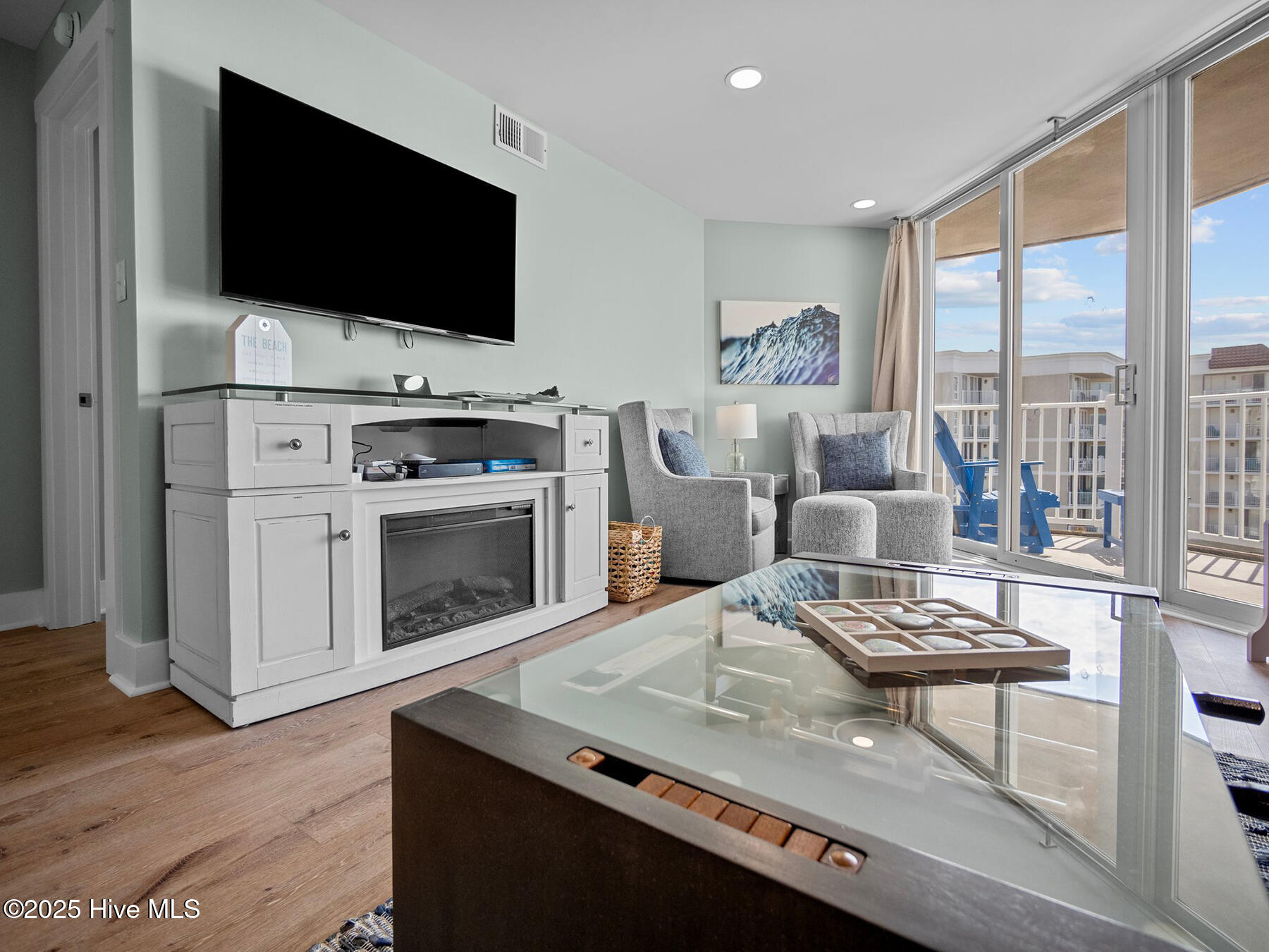 100518726 | Photo 11