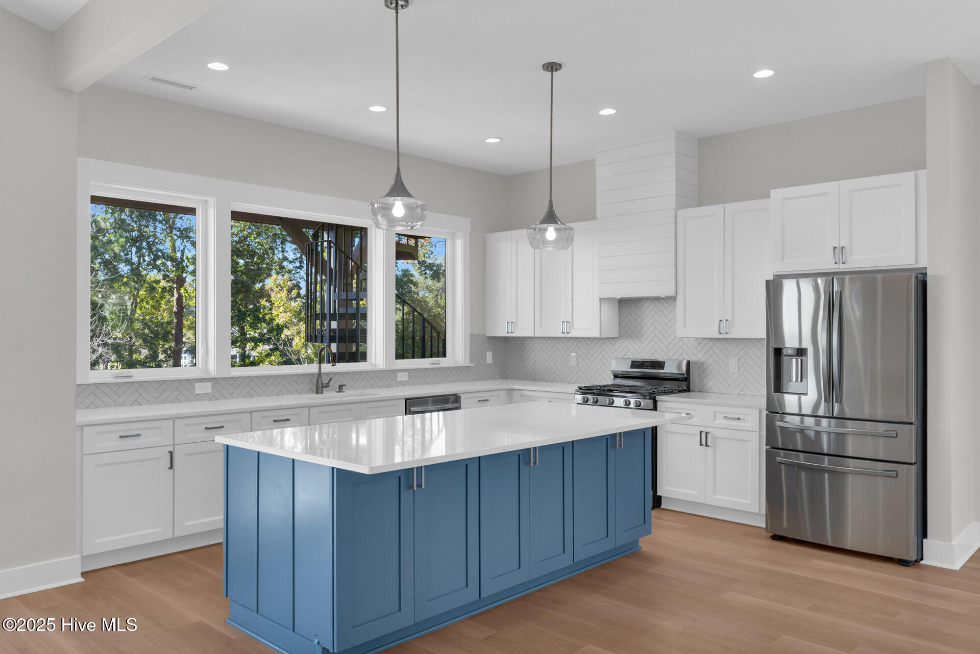 100539388 | Photo 17