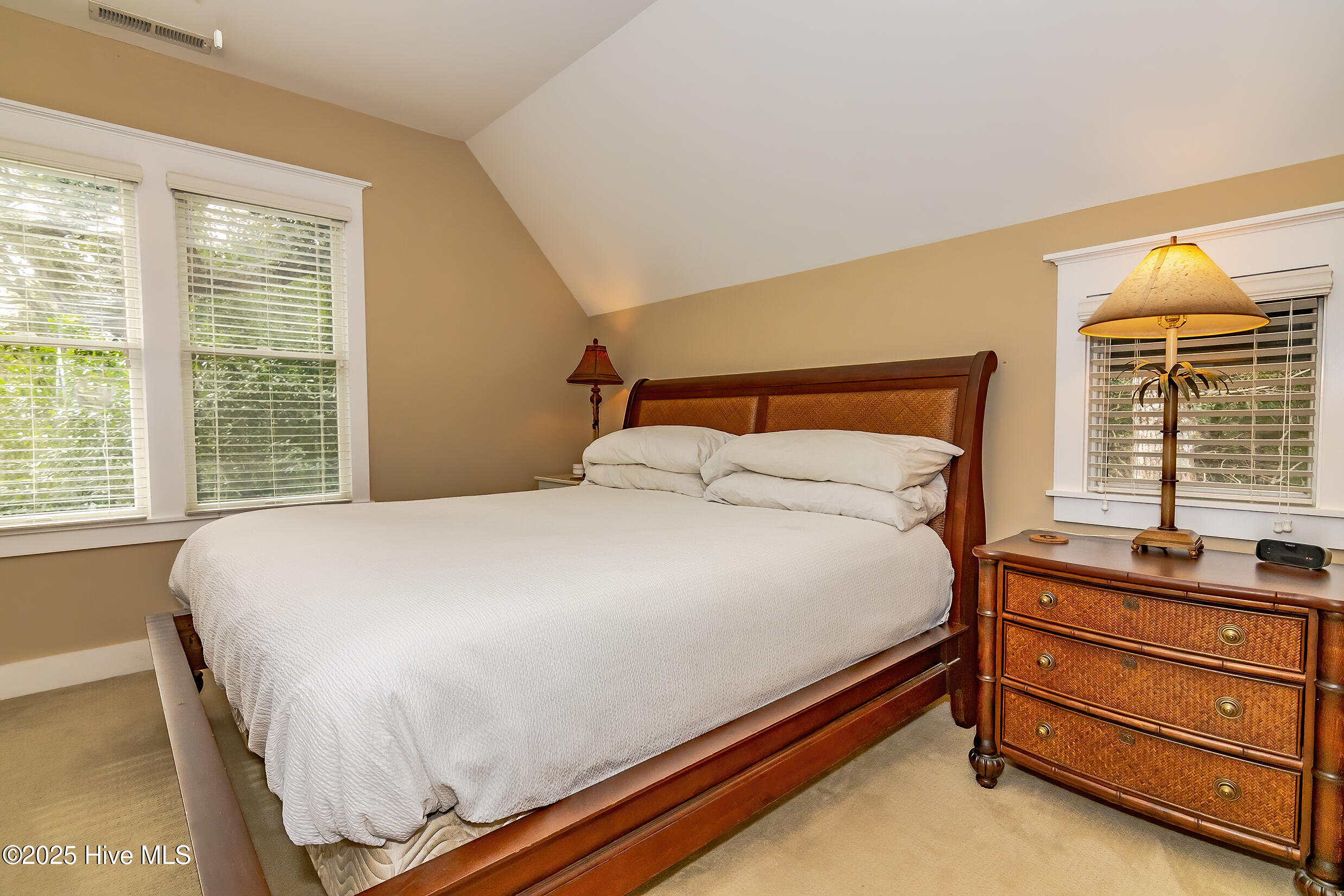 100528350 | Photo 16