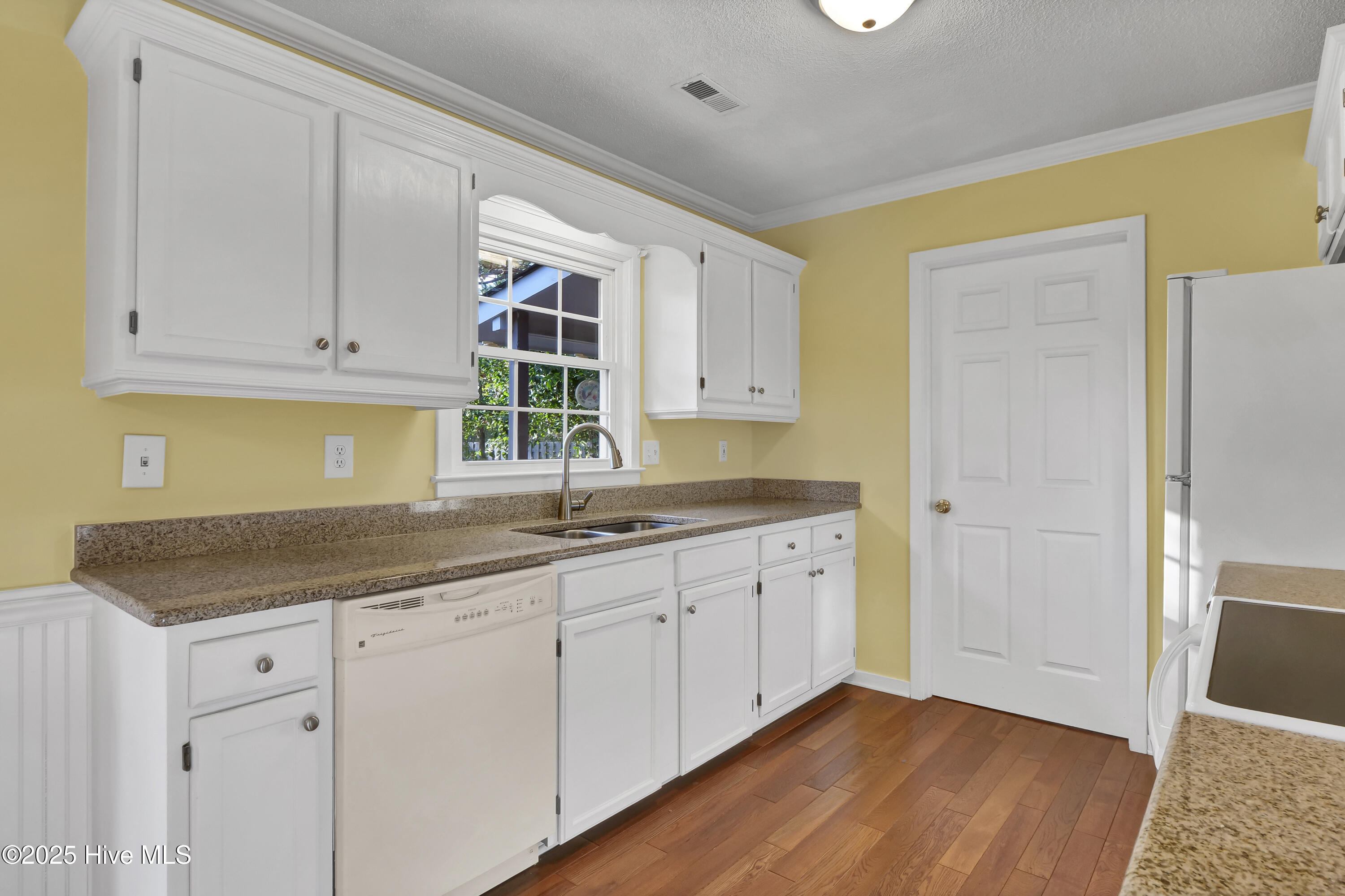 100545565 | Photo 11