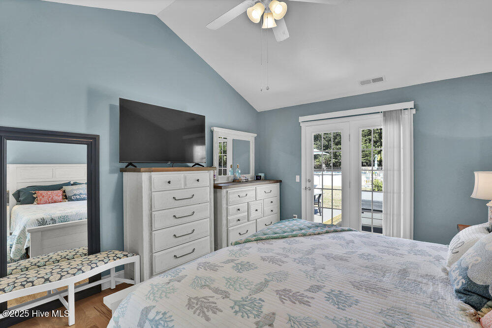 100532845 | Photo 19