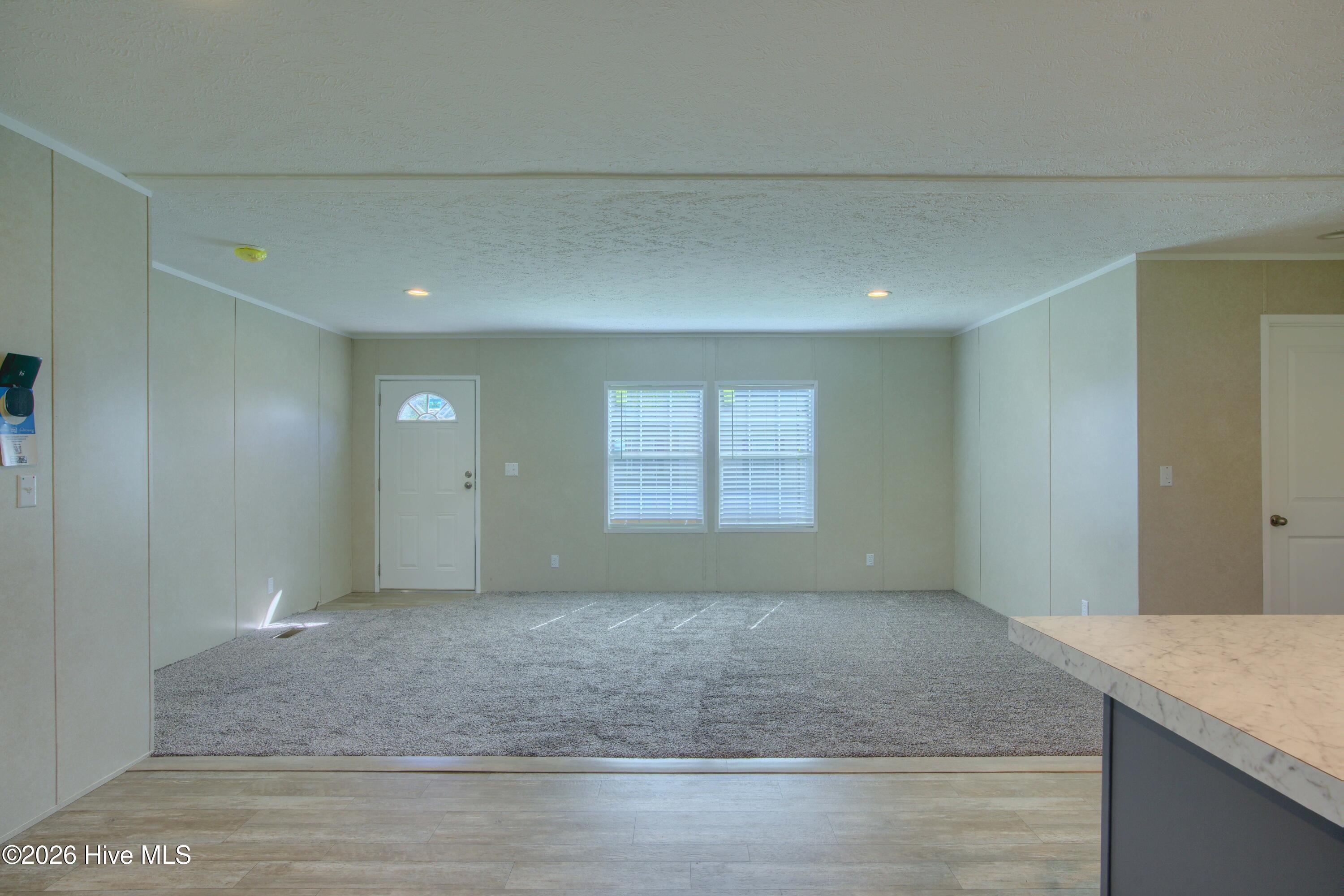 100557065 | Photo 15