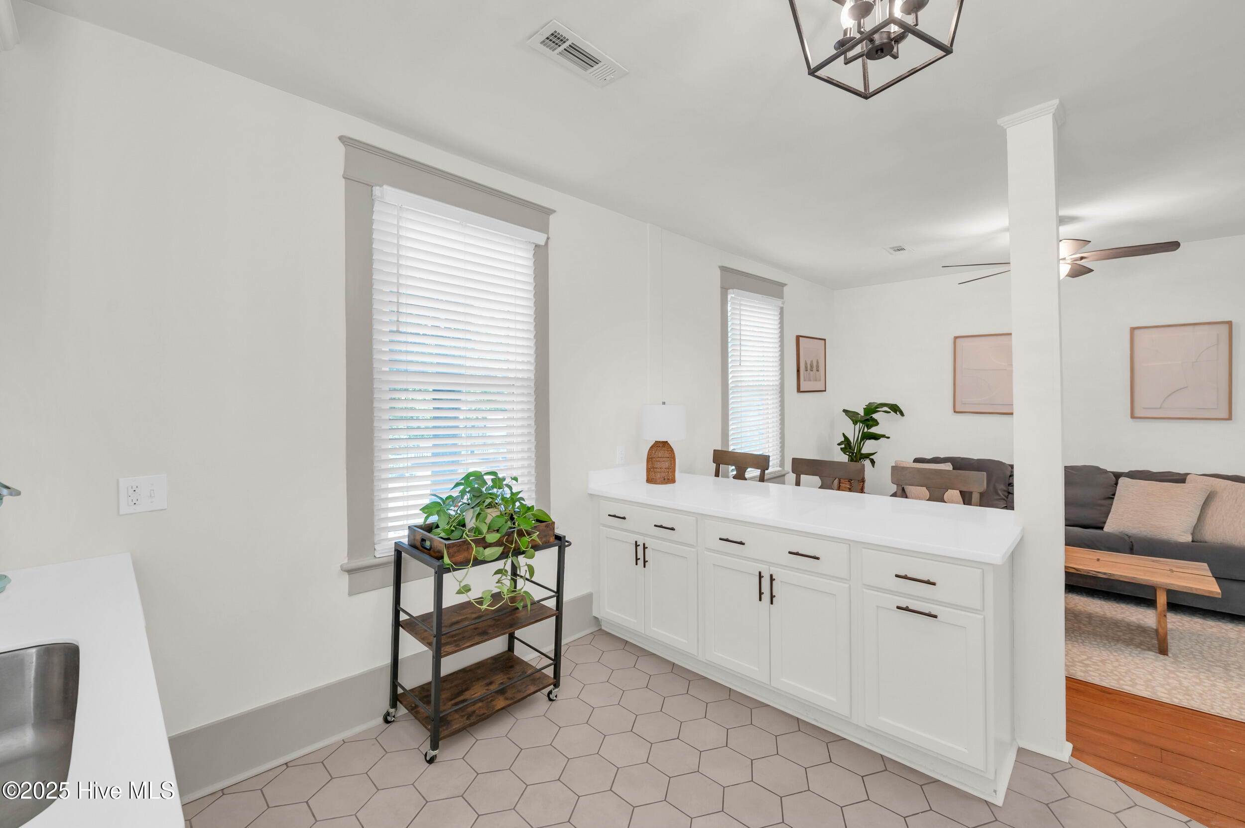 100542379 | Photo 43