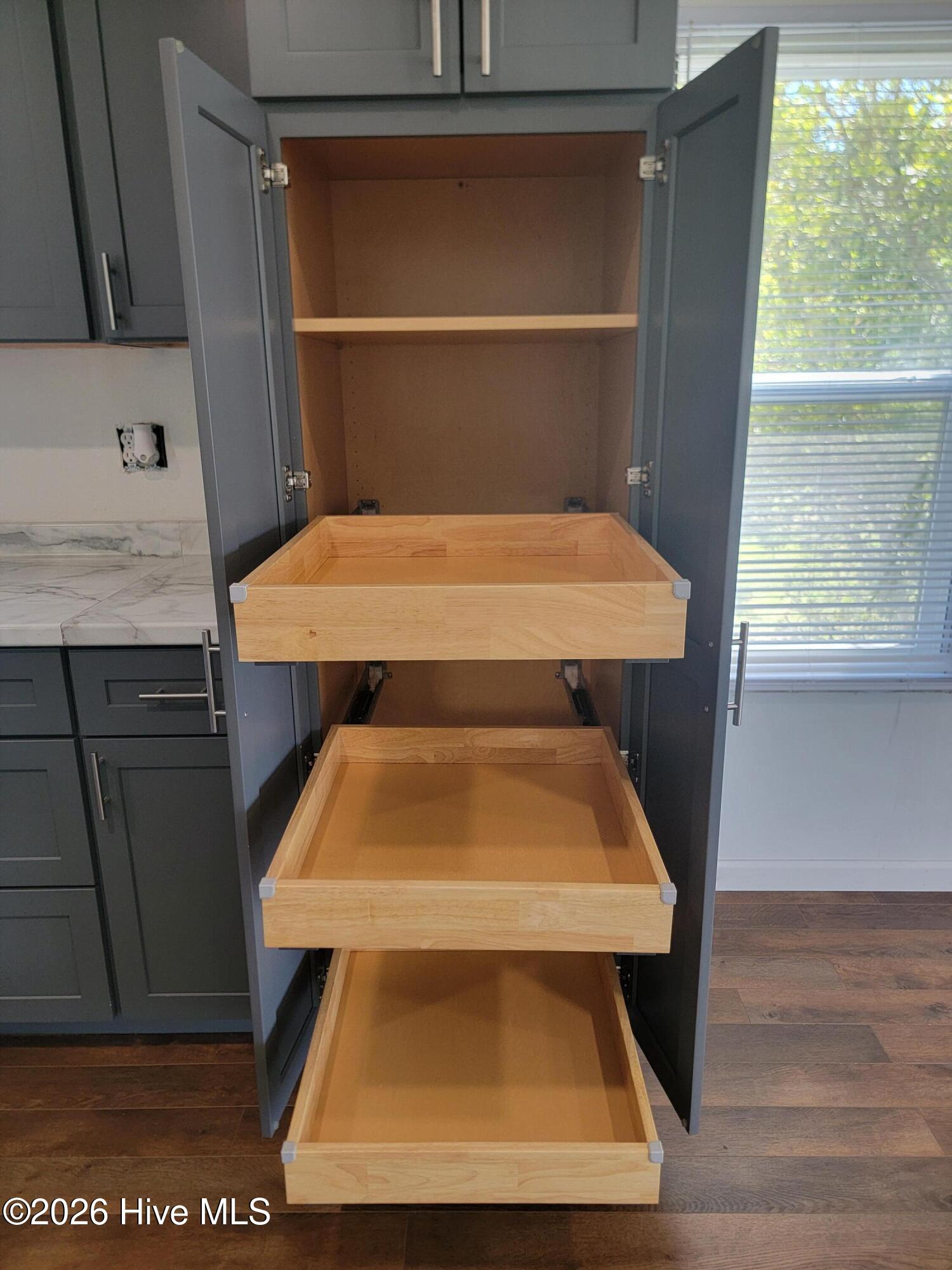 100568430 | Photo 19