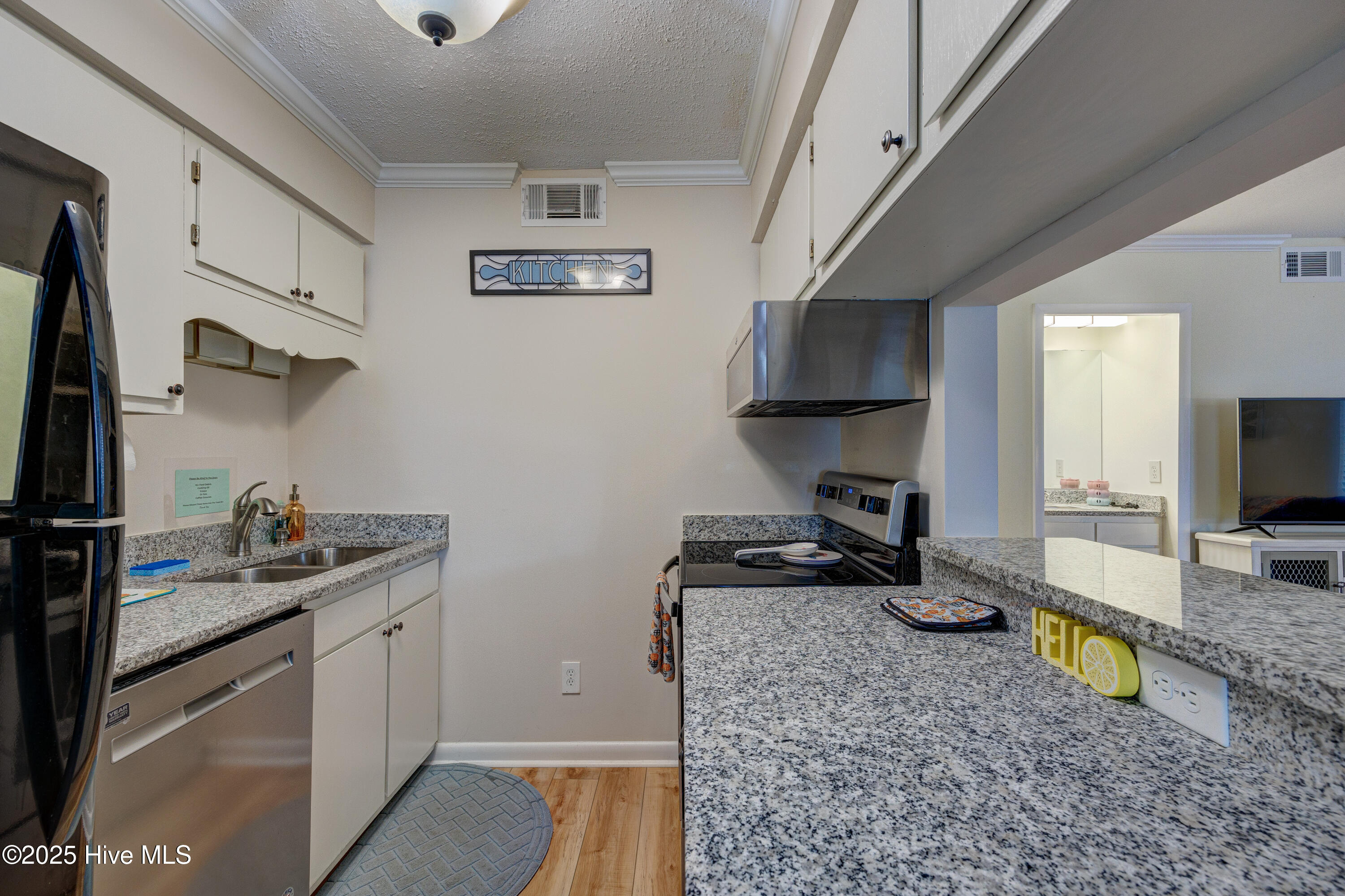 100535868 | Photo 16