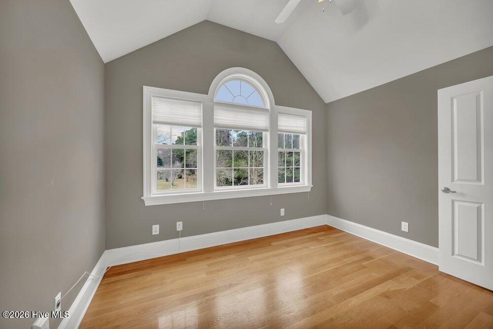 100557041 | Photo 36