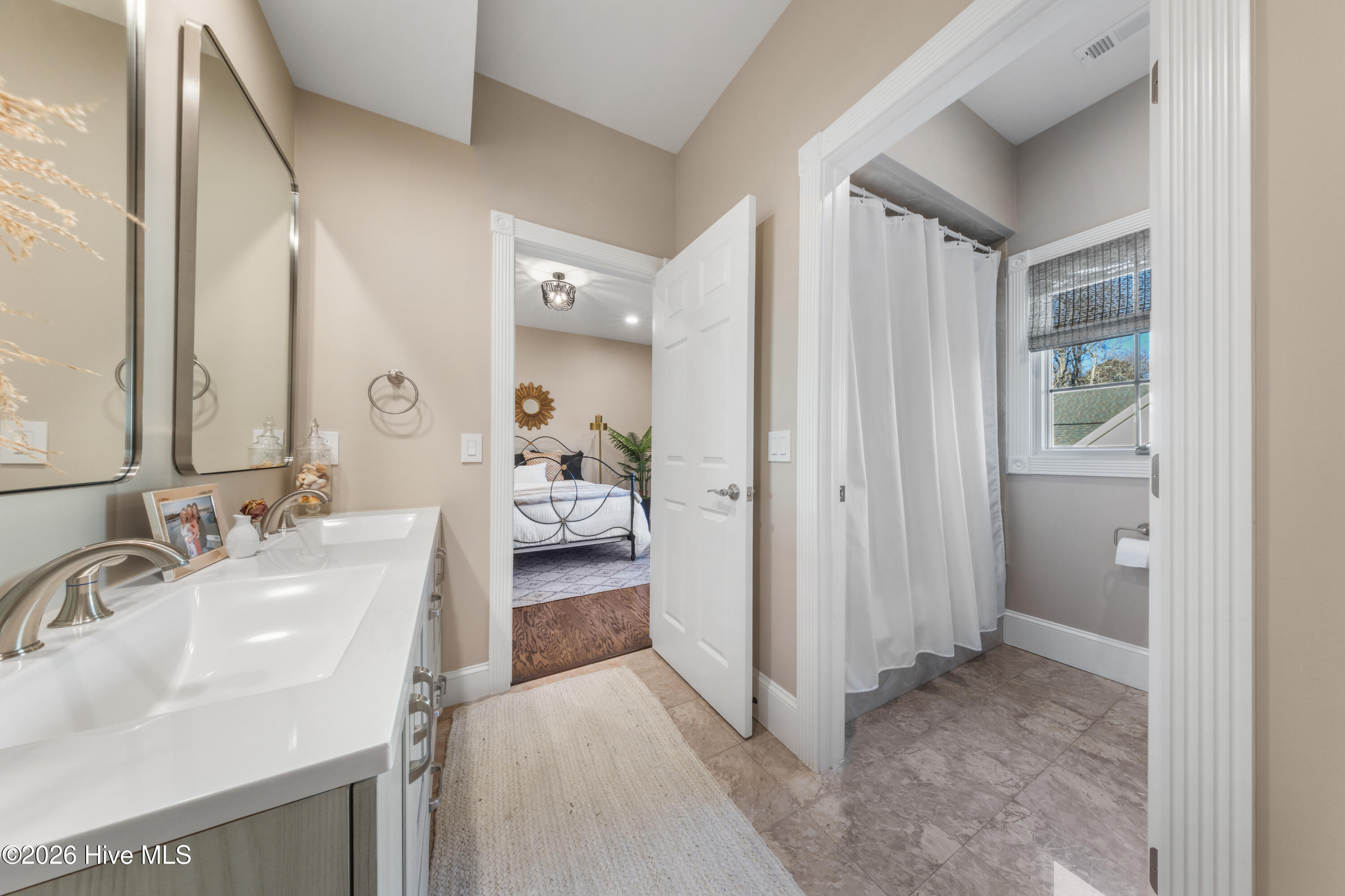 100549832 | Photo 41