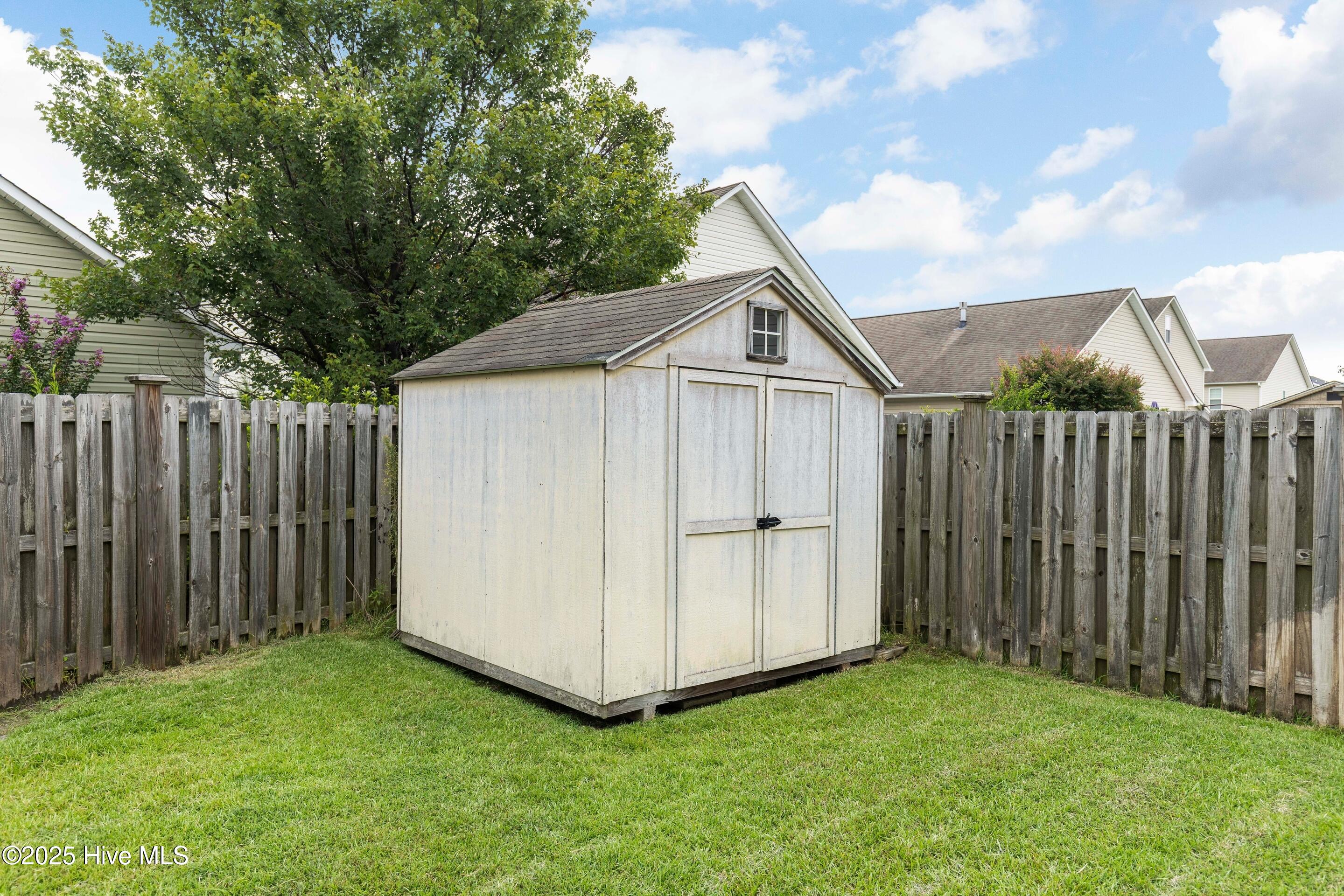 100527201 | Photo 41