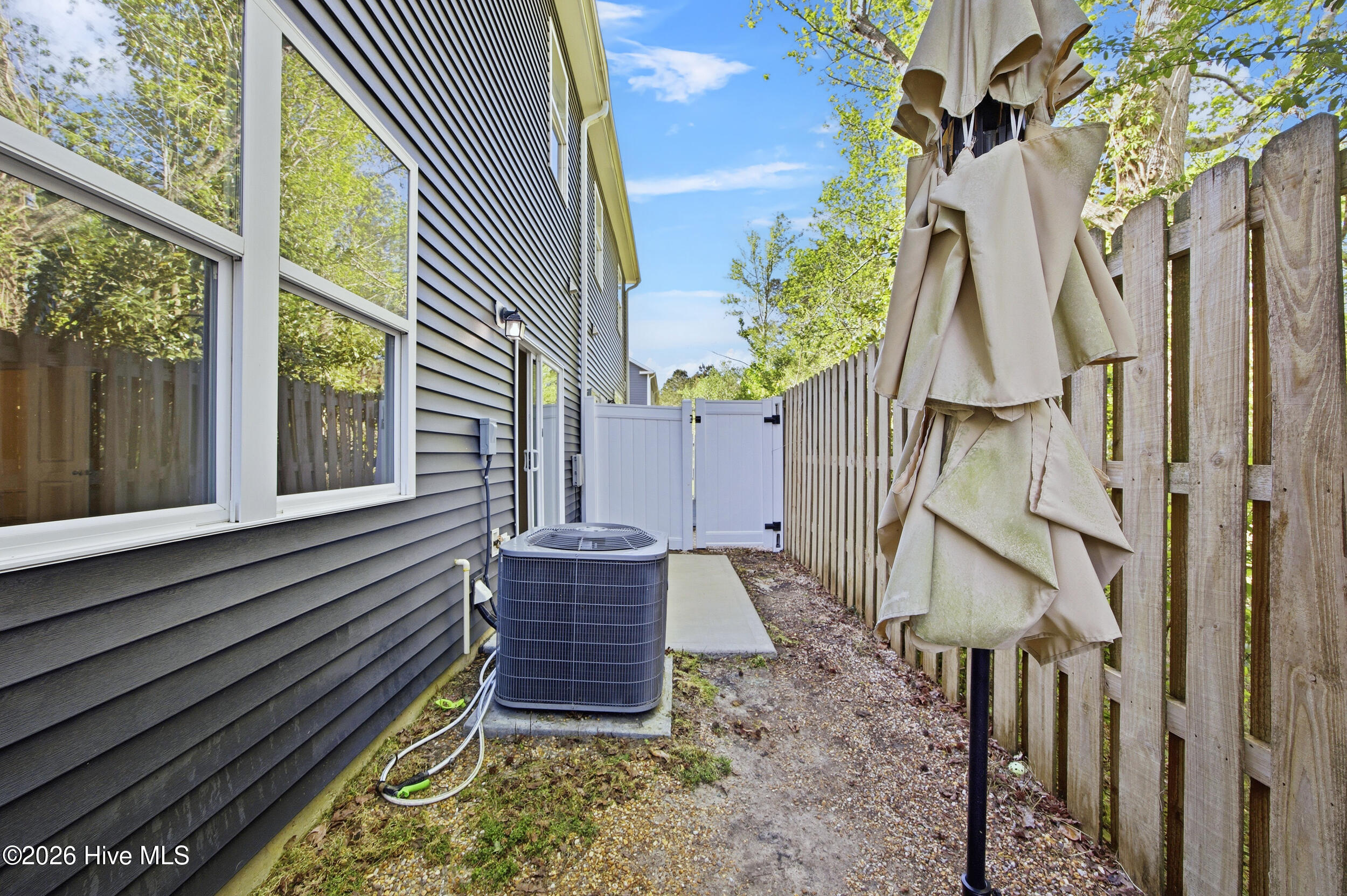 100566602 | Photo 34