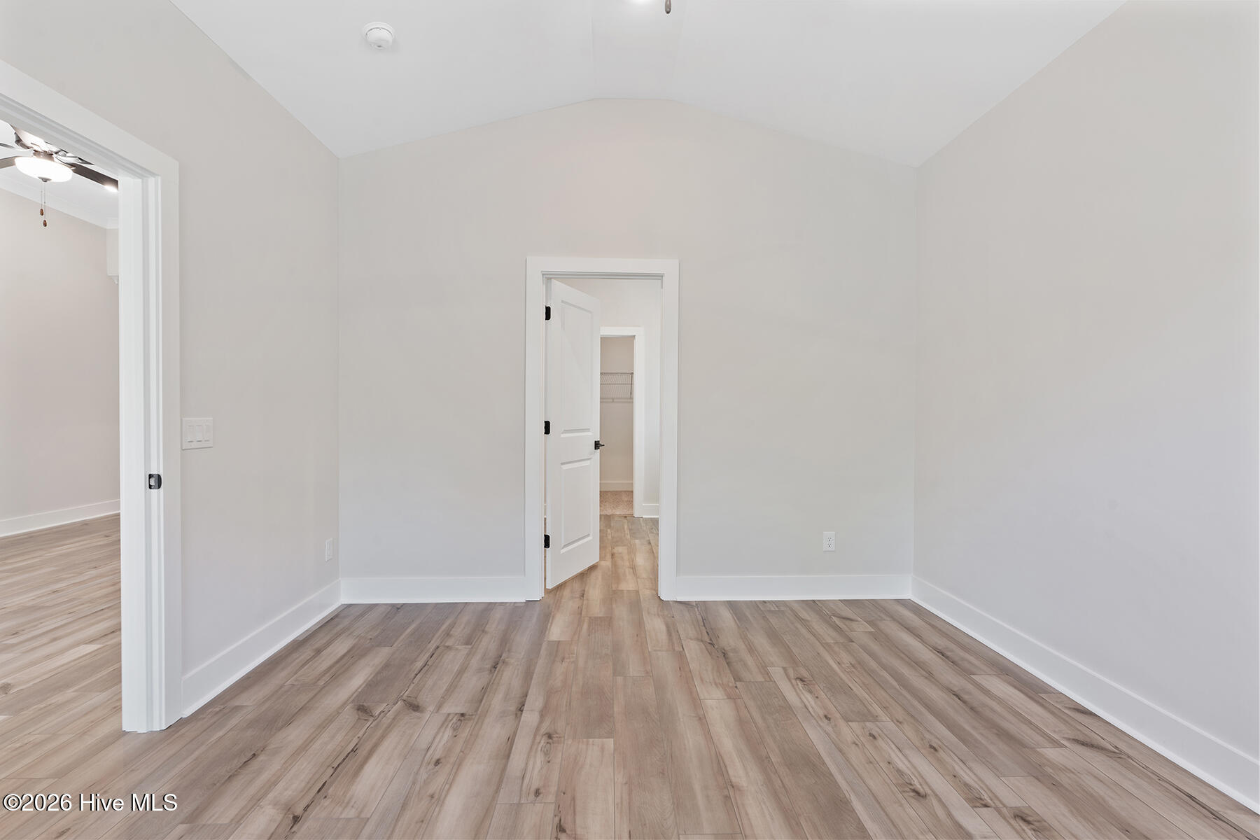 100570170 | Photo 10