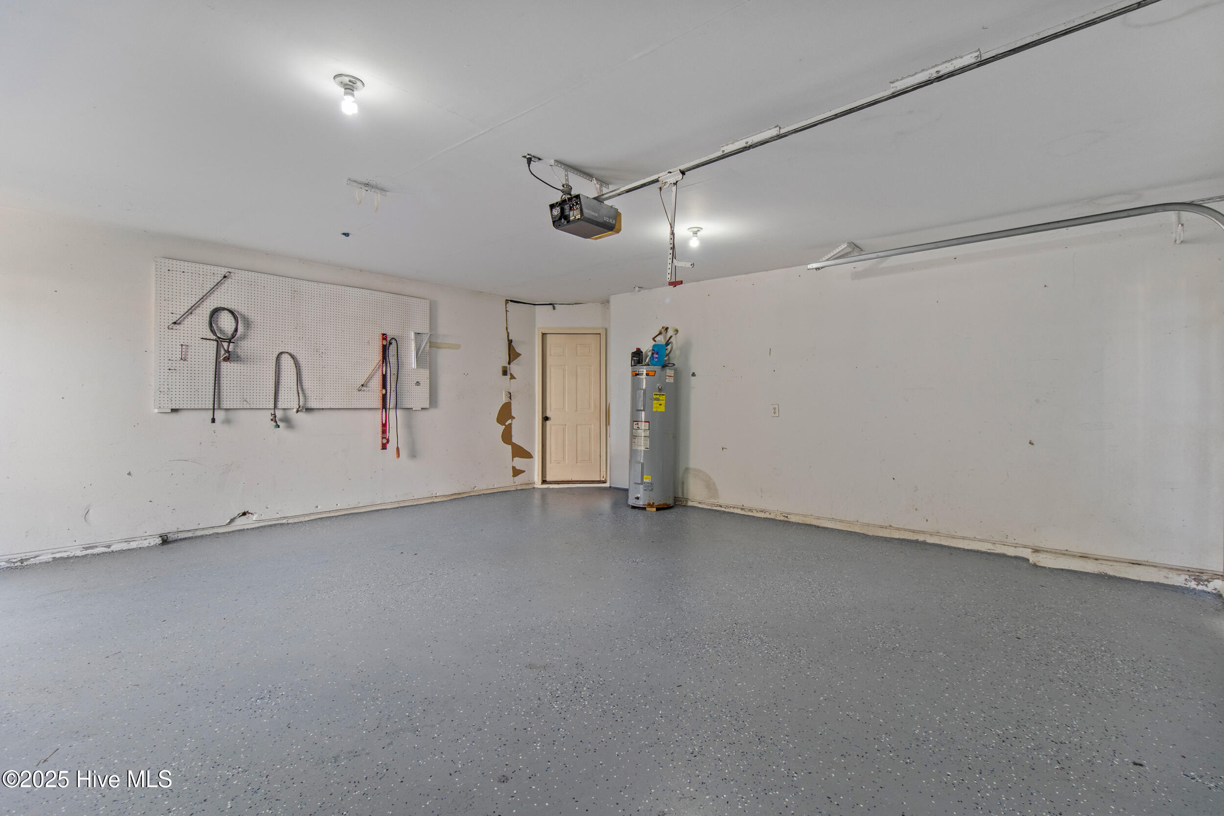 100561425 | Photo 37