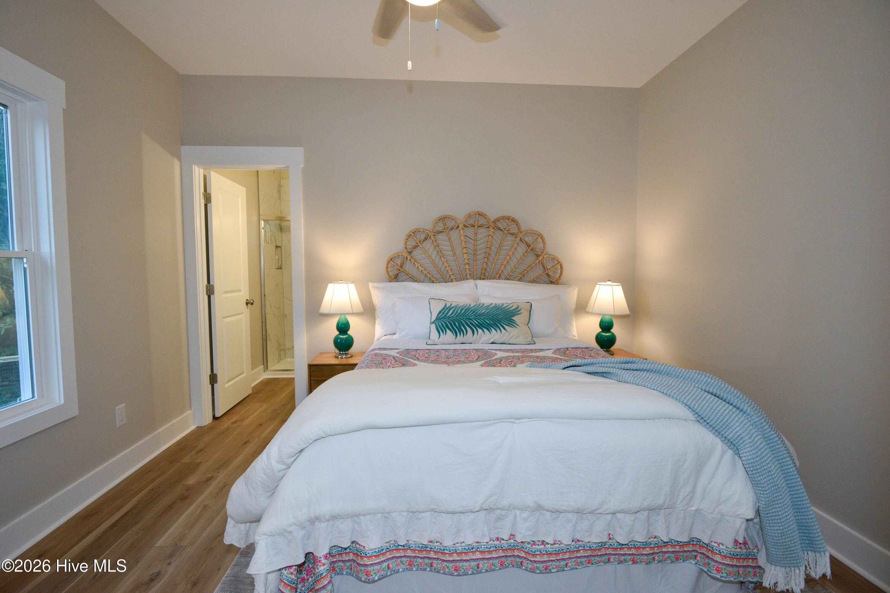 100569320 | Photo 57