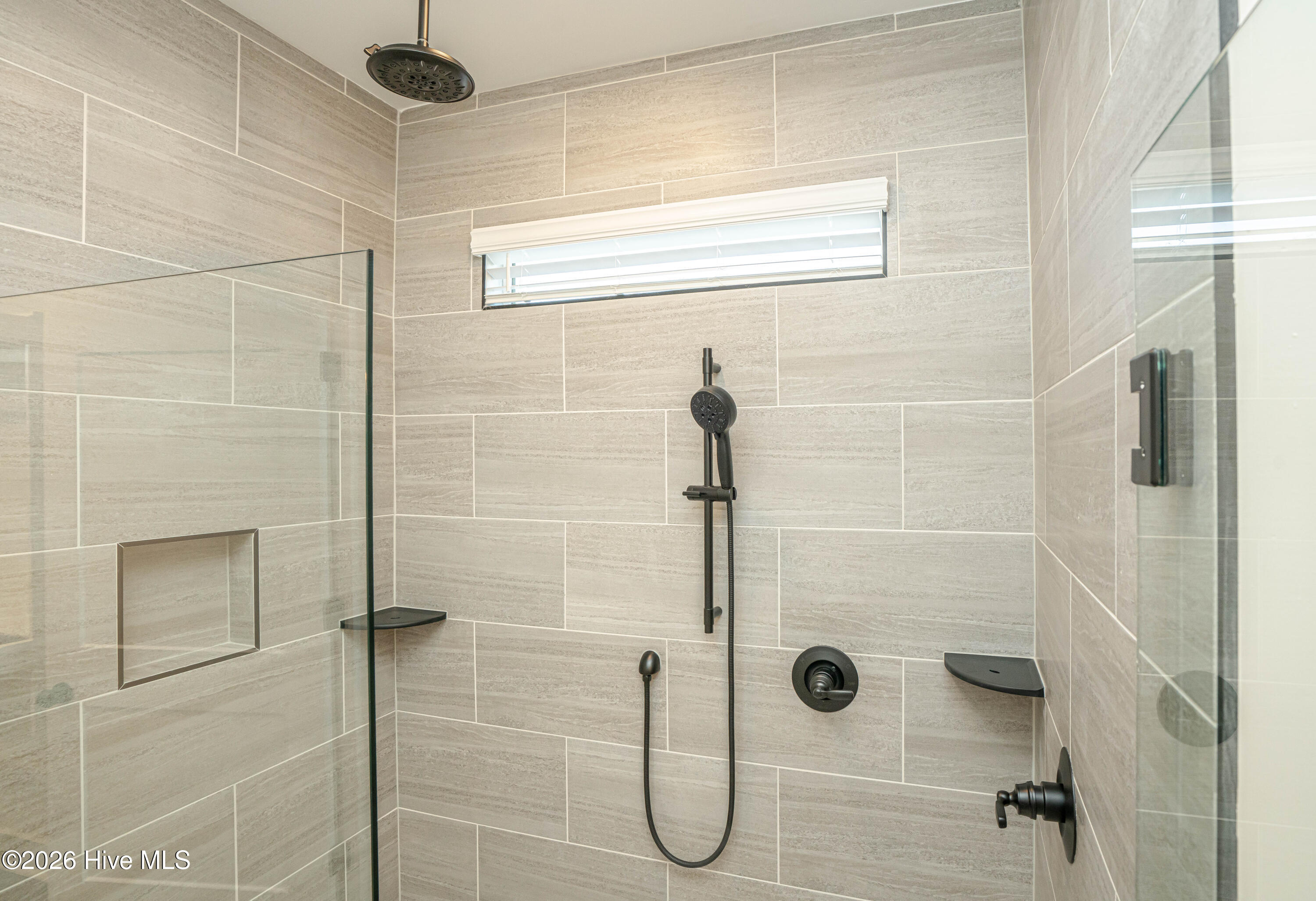 100548241 | Photo 20