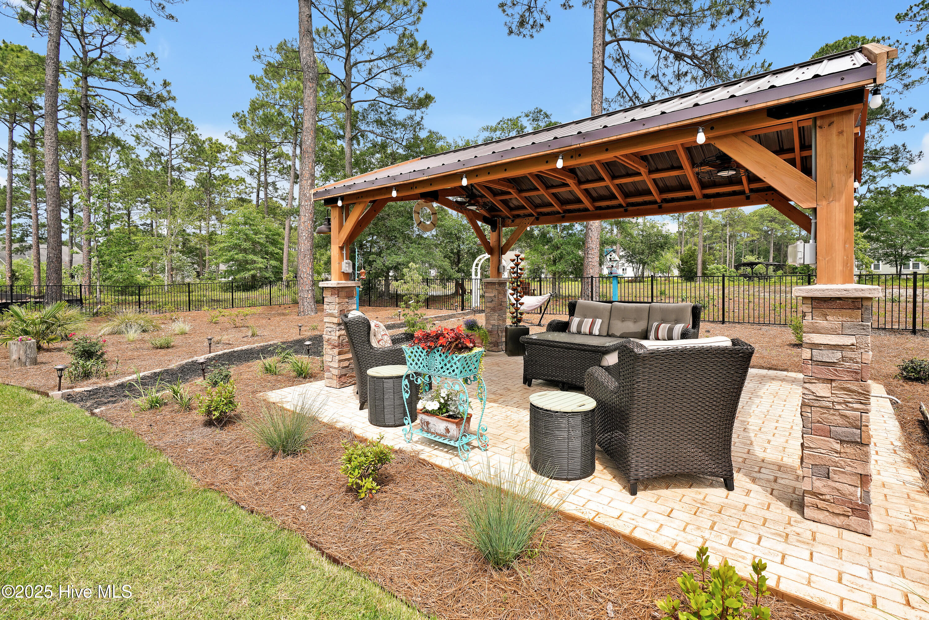 100508113 | Photo 30