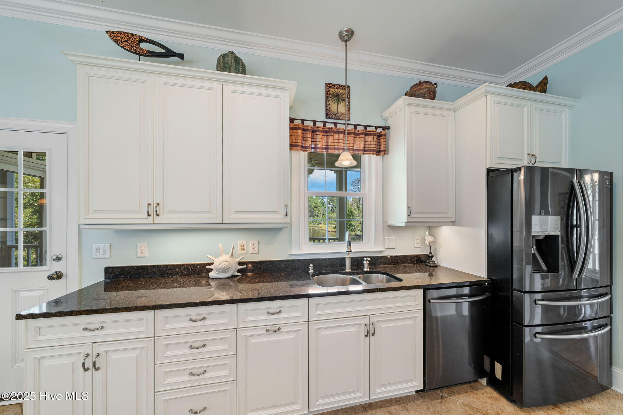 100532416 | Photo 24