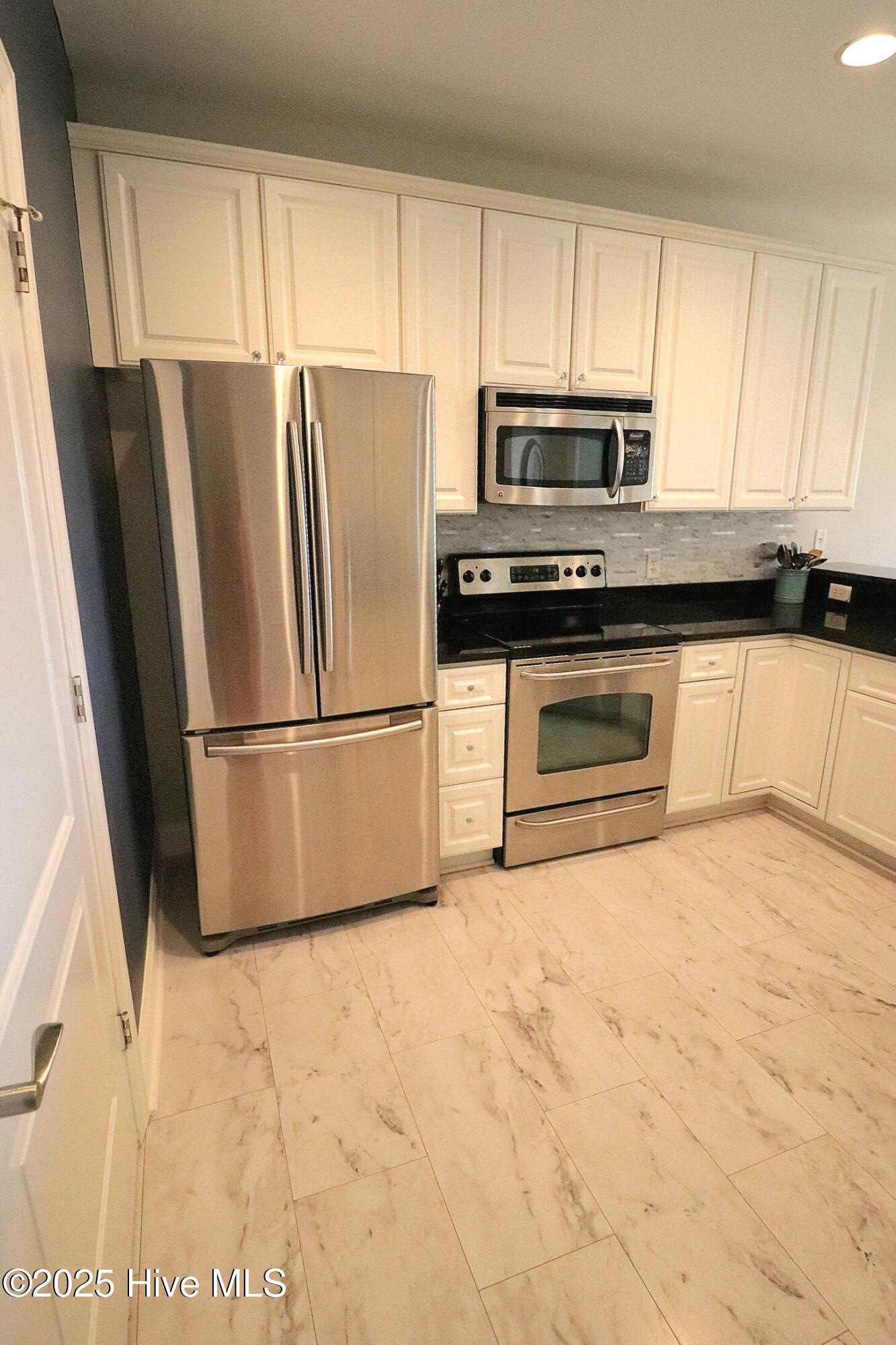 100530472 | Photo 10