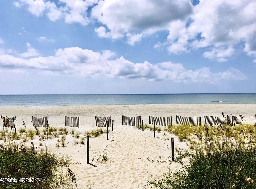 100548105 | Photo 42